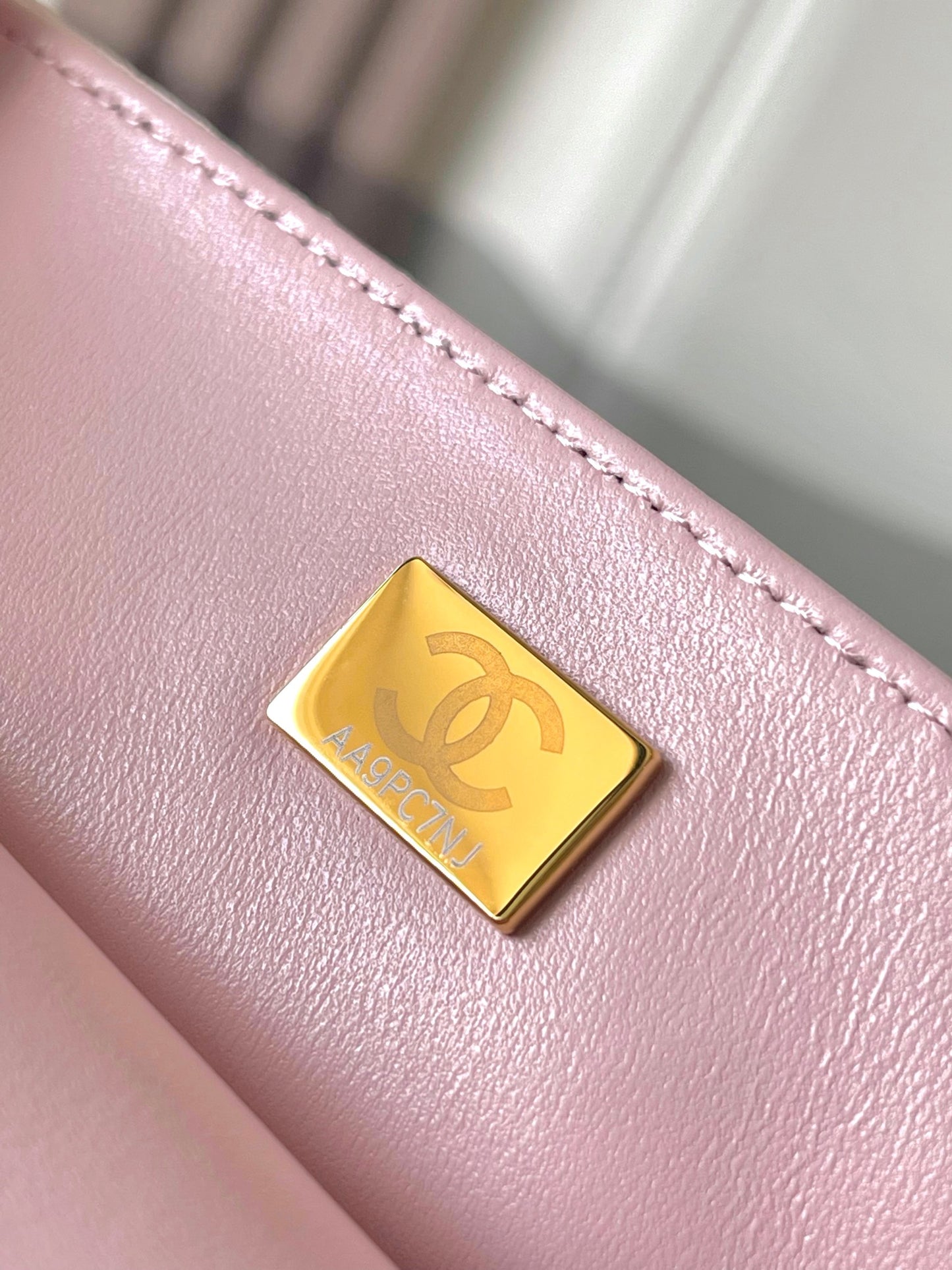 Cha**chain backpack quilted sequins