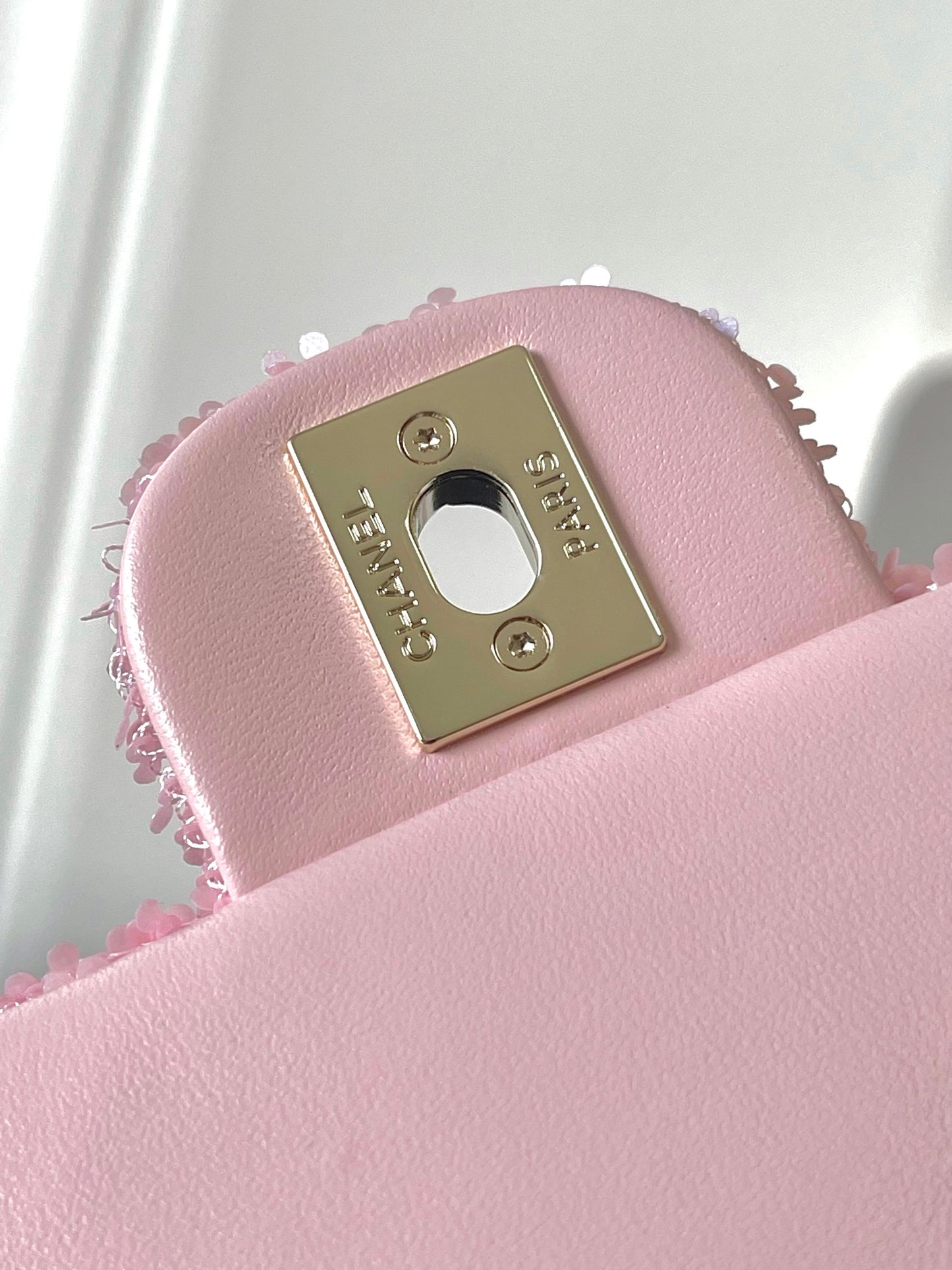 Cha**chain backpack quilted sequins