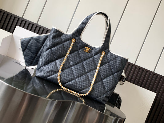 Cha** 23A new beach bag