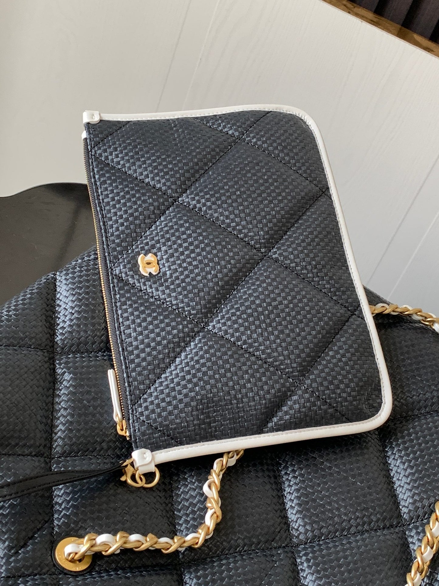 Cha** 23A new beach bag