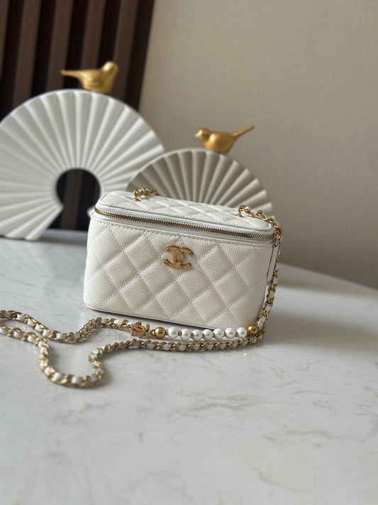 Cha**cosmetic box bag