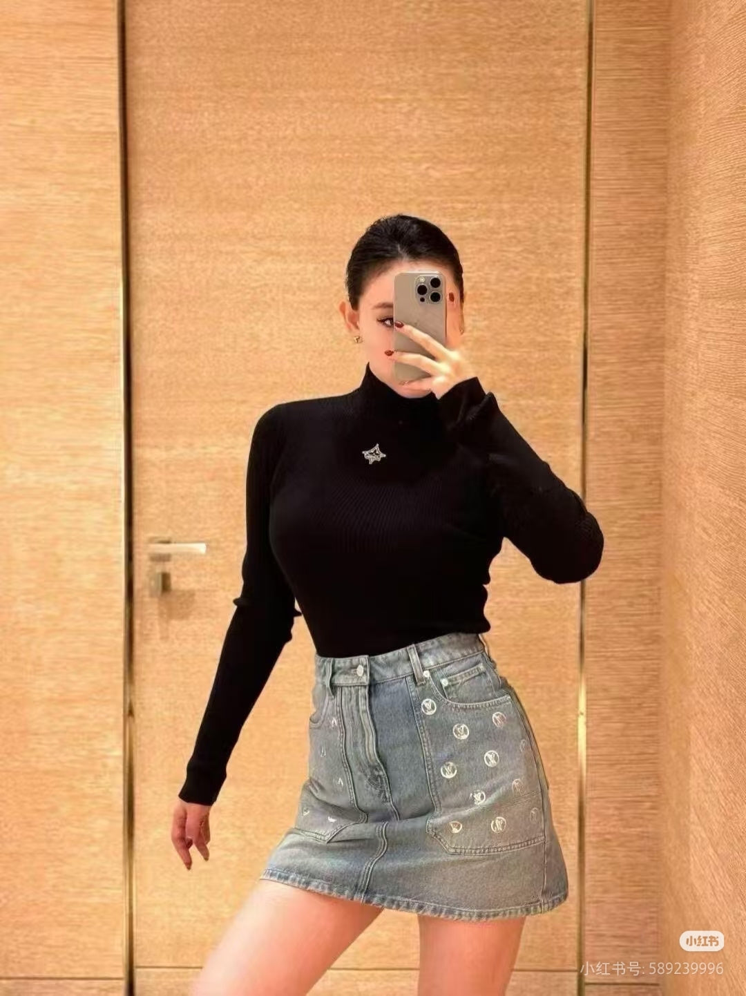 Lou**skiing series black turtleneck knit sweater