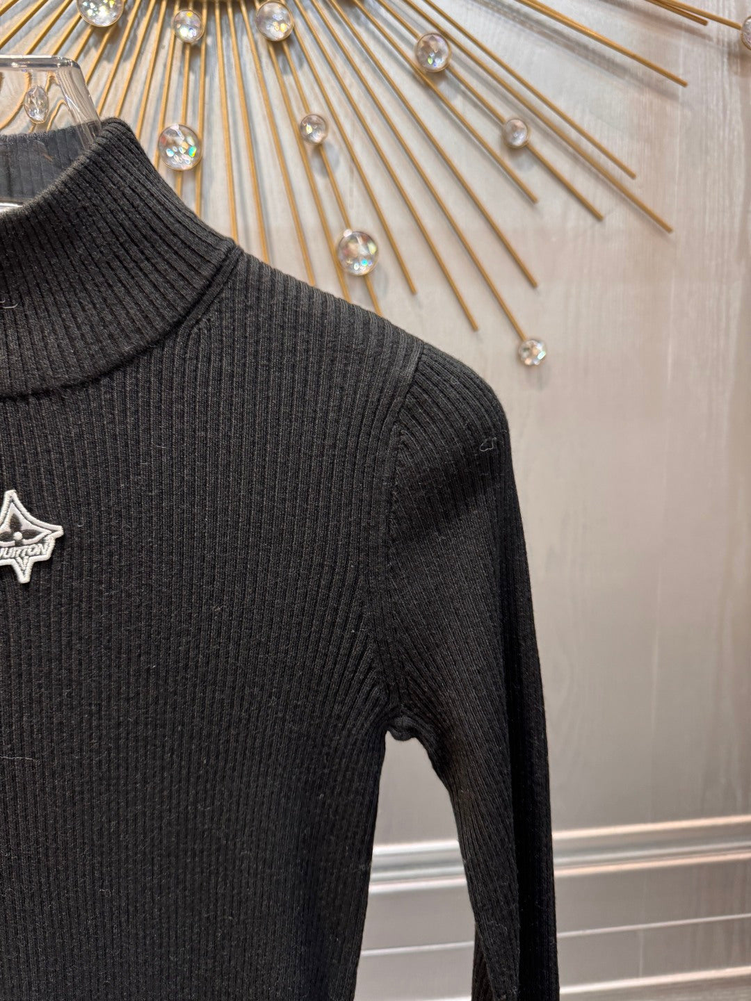 Lou**skiing series black turtleneck knit sweater