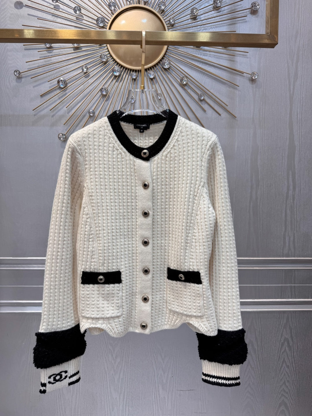 Cha**fw 25n ski-themed knit cardigan in black and white