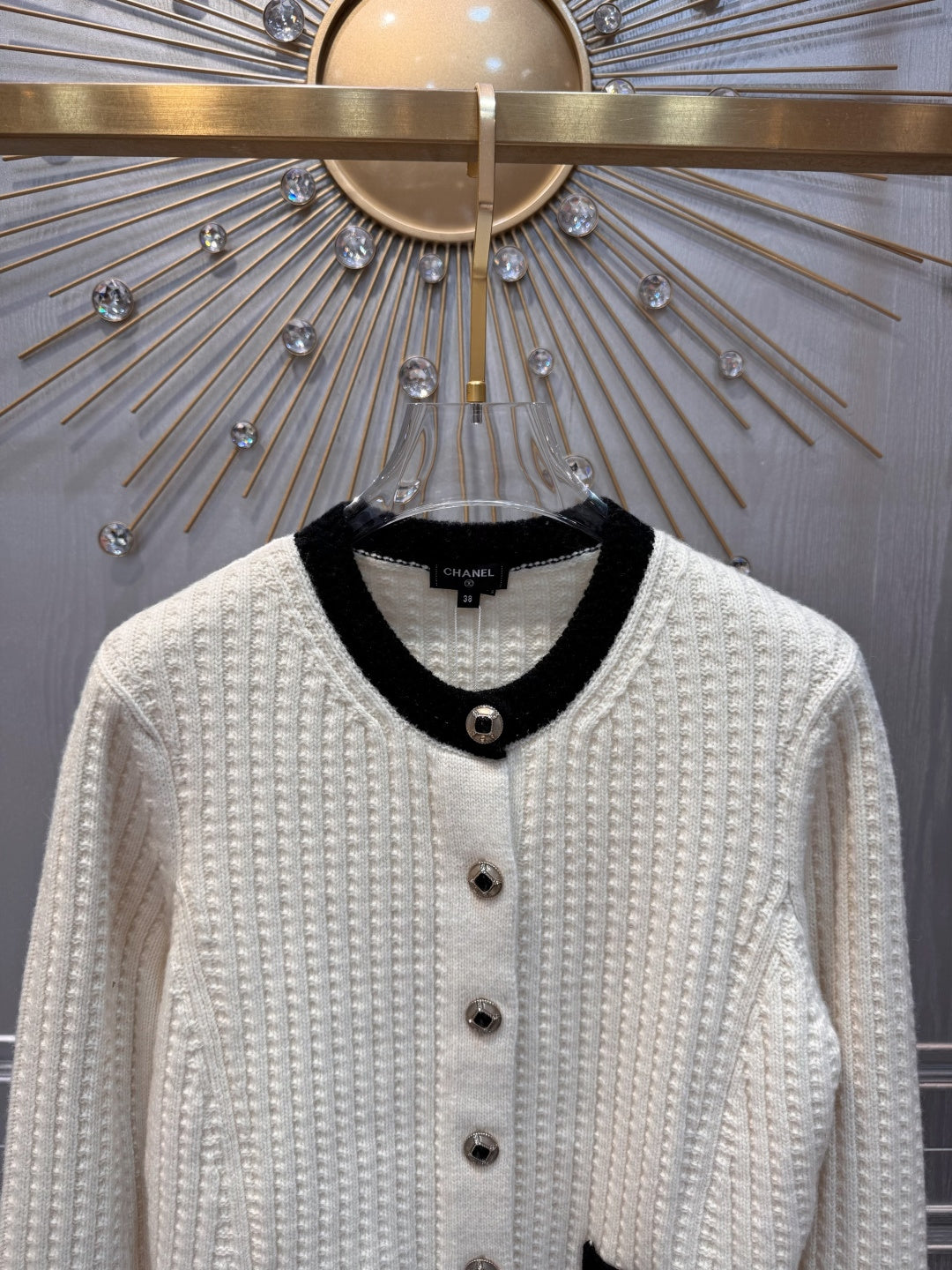 Cha**fw 25n ski-themed knit cardigan in black and white