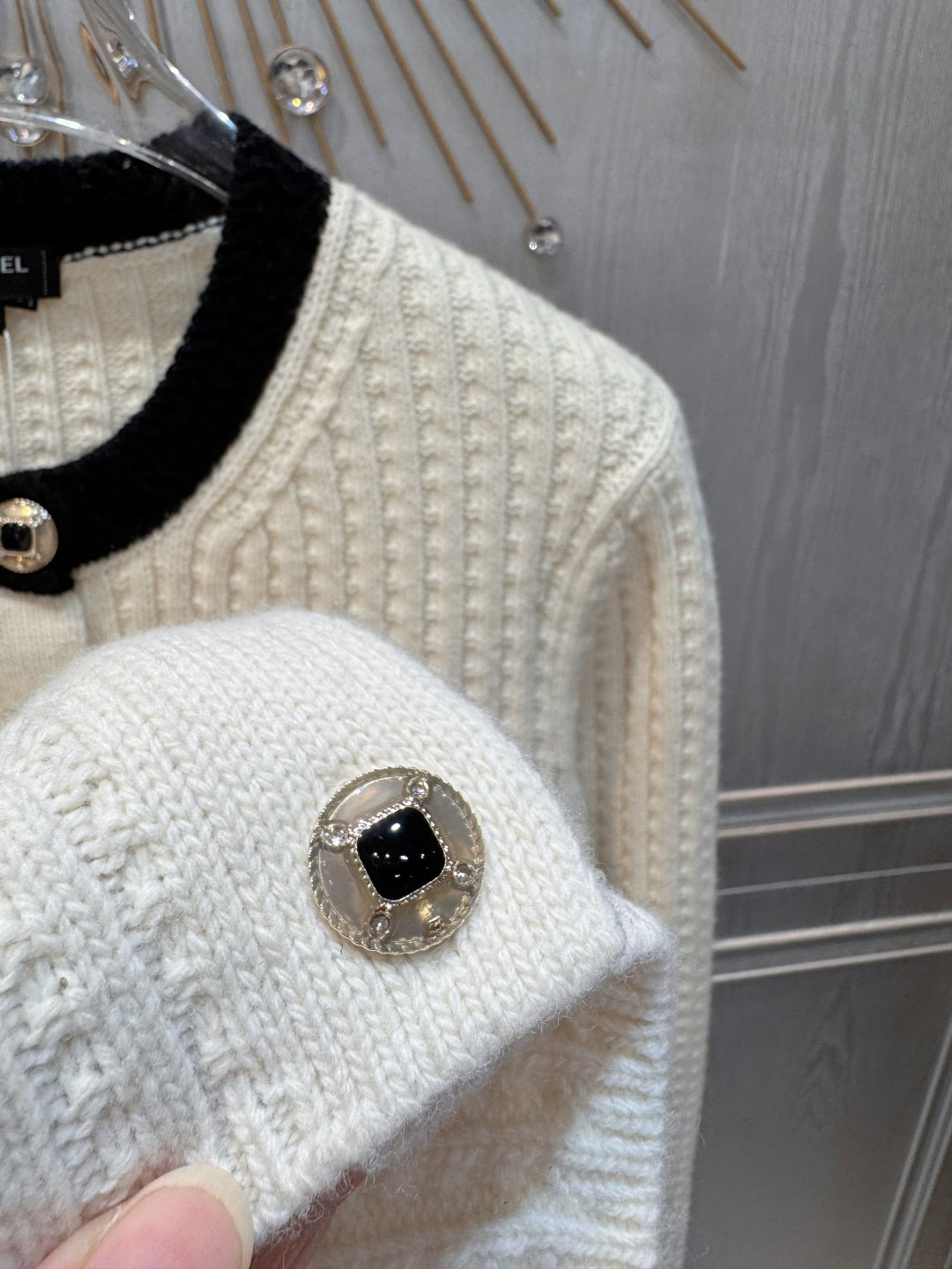 Cha**fw 25n ski-themed knit cardigan in black and white
