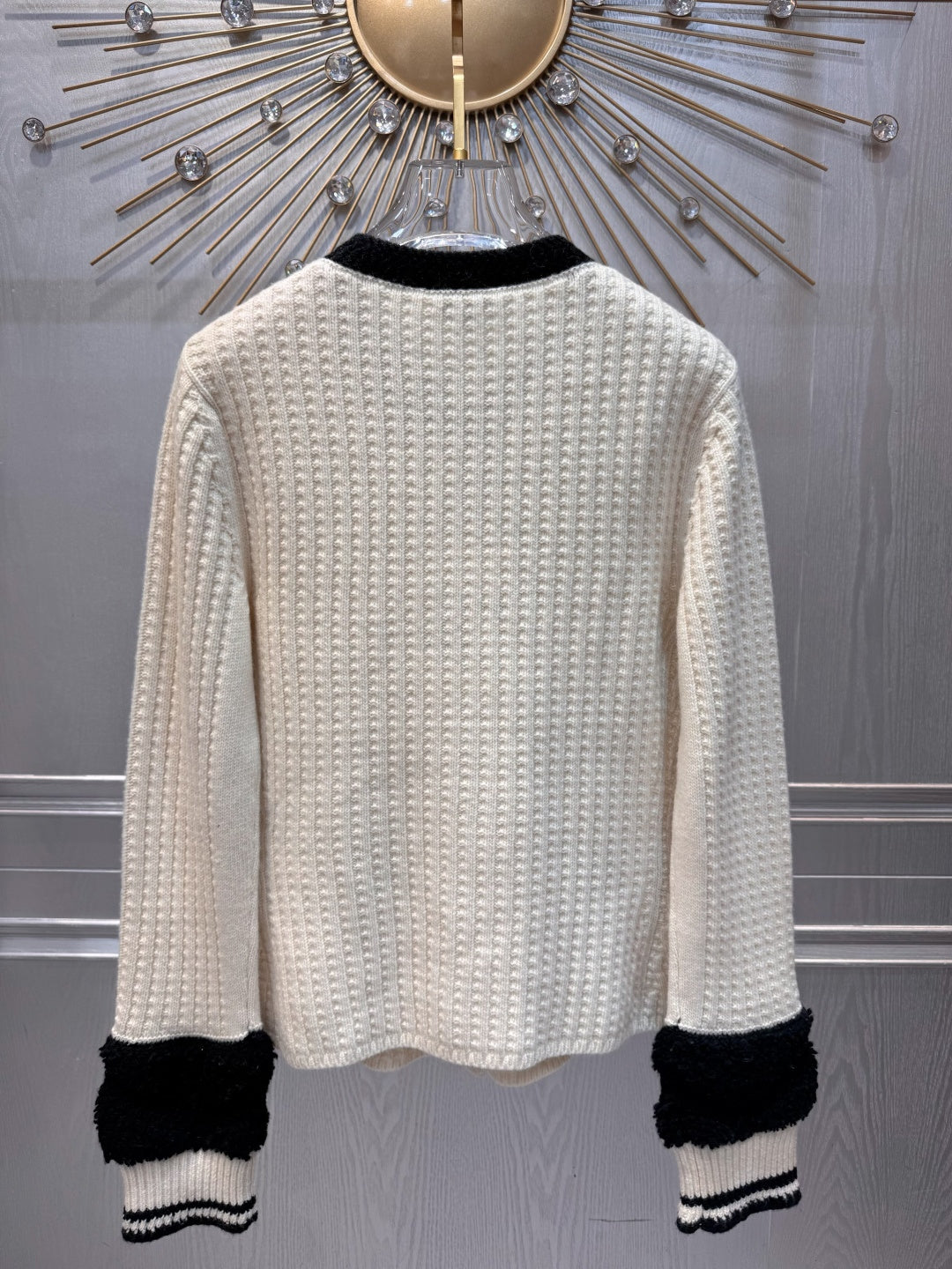 Cha**fw 25n ski-themed knit cardigan in black and white