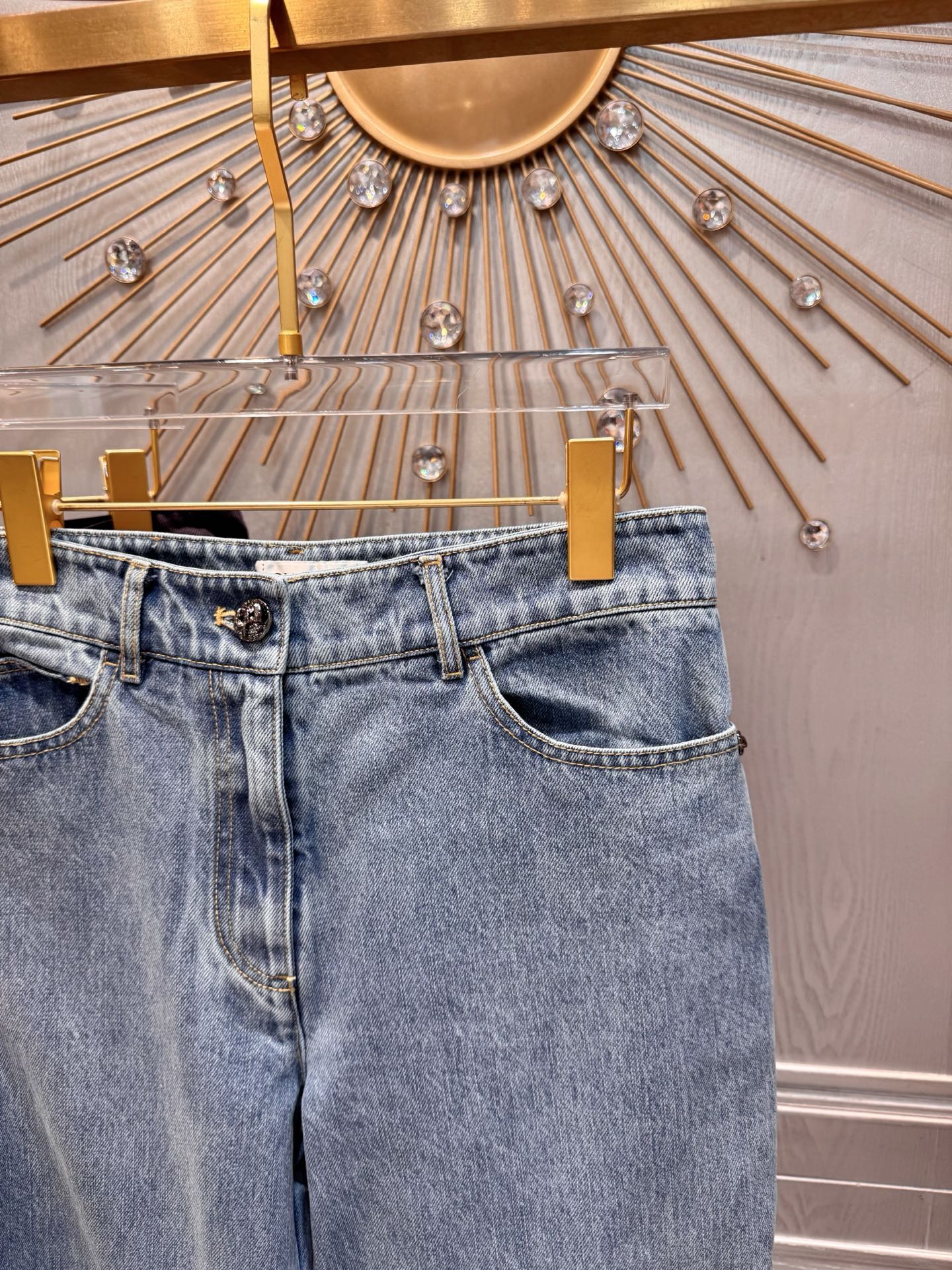 Cha**25K autumn/winter collection bow-tie jeans