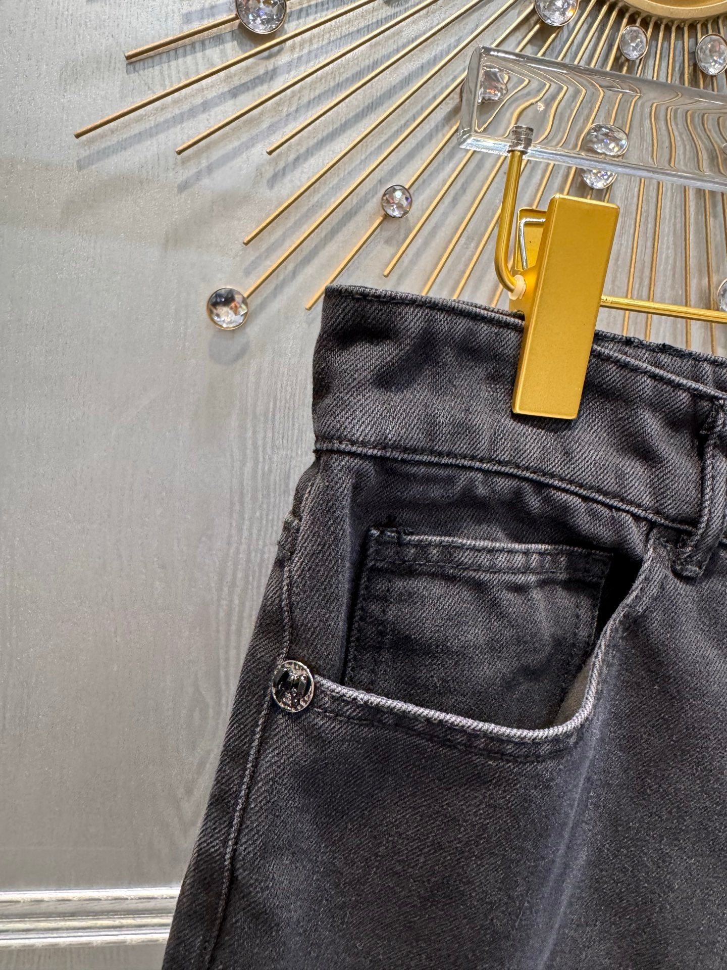 Cha**25K autumn/winter collection bow-tie jeans