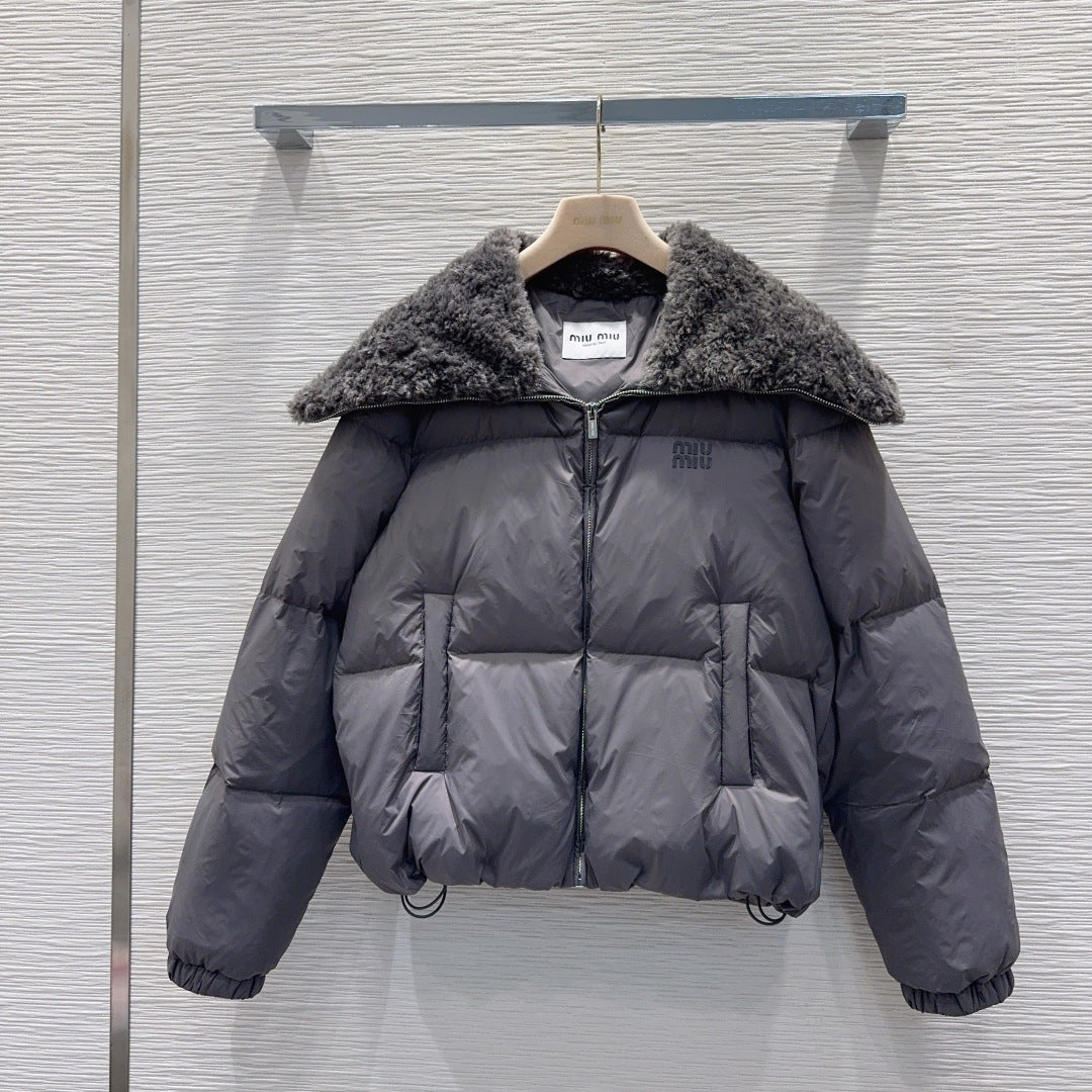Mu 25fw down jacket with large fur collar