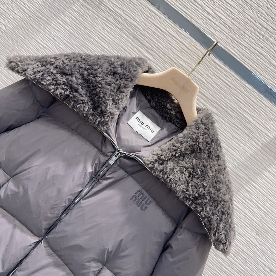 Mu 25fw down jacket with large fur collar