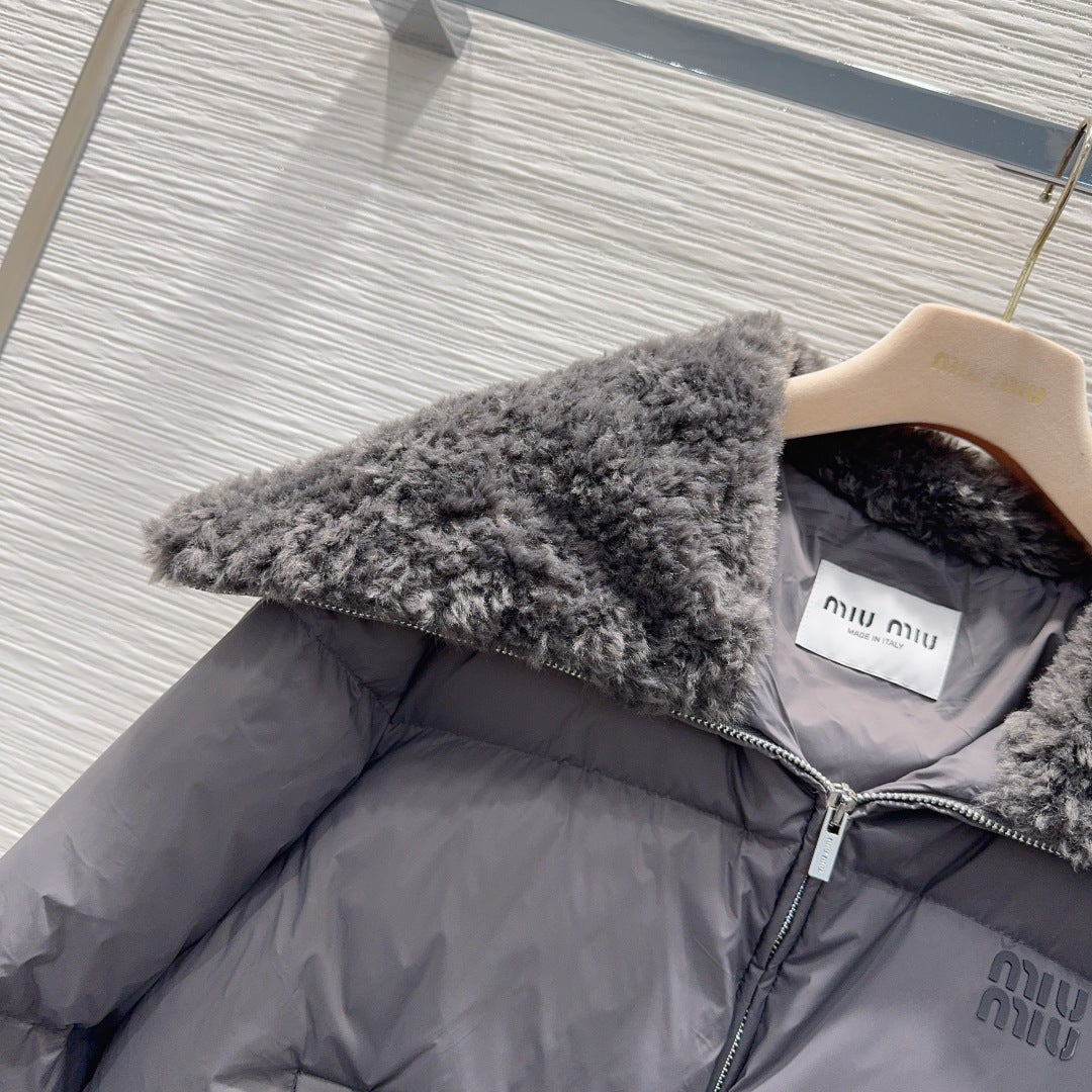 Mu 25fw down jacket with large fur collar