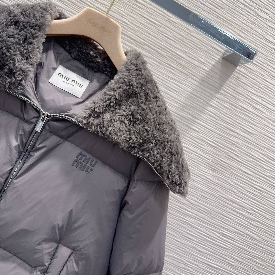 Mu 25fw down jacket with large fur collar