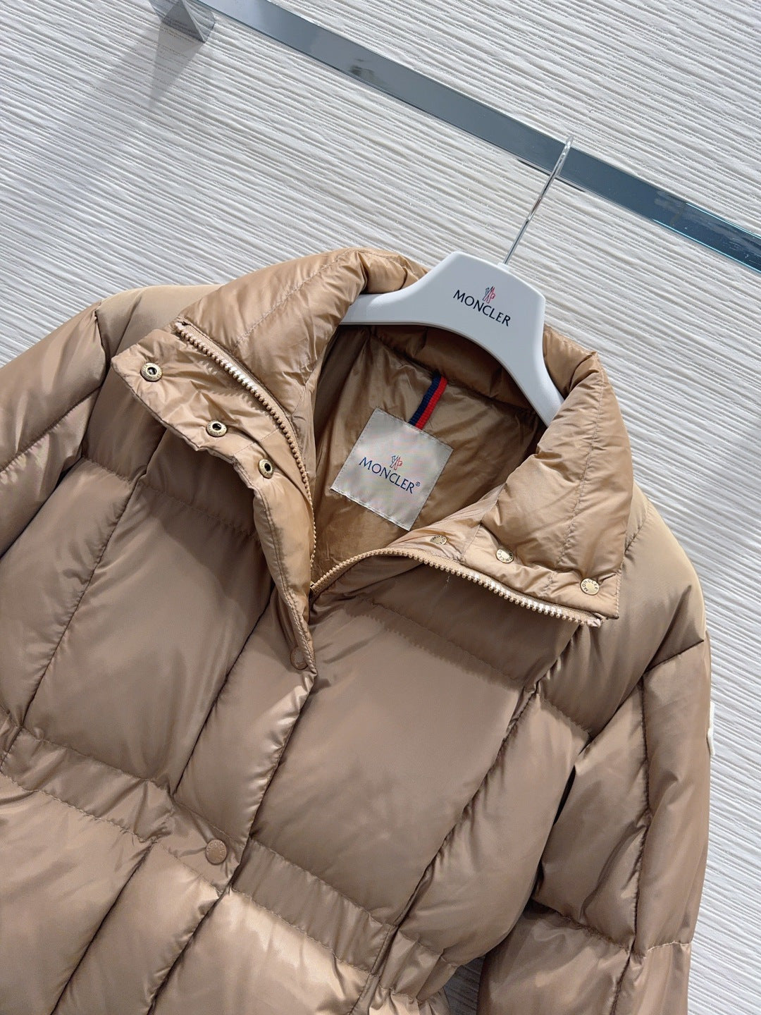 Mco 25fw slim-fit hooded short down jacket