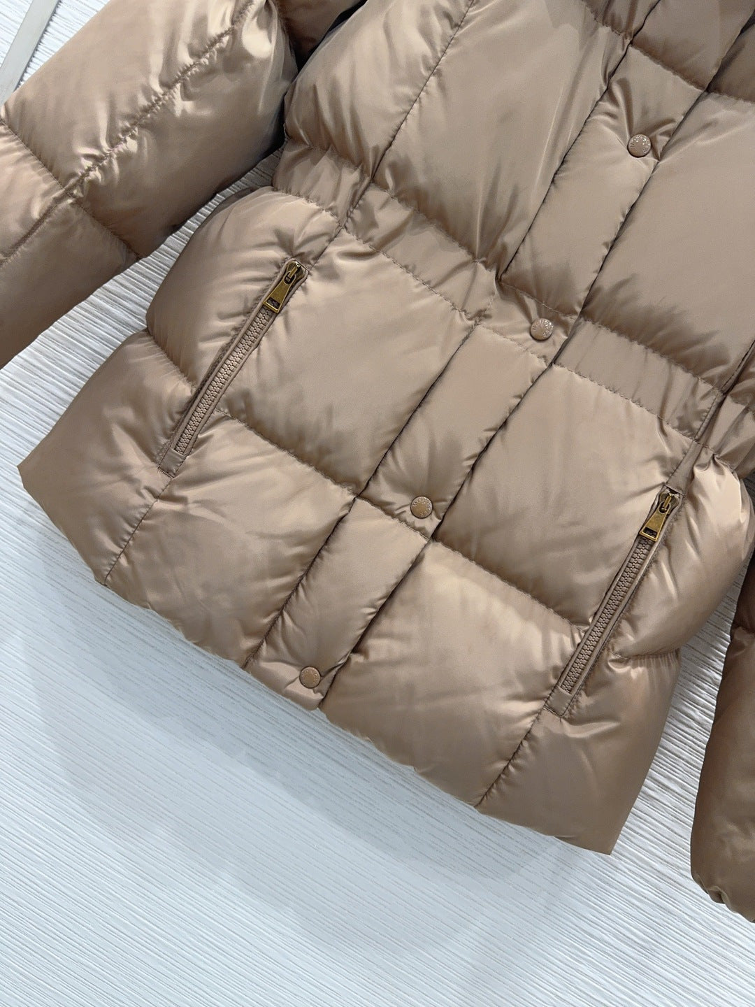 Mco 25fw slim-fit hooded short down jacket