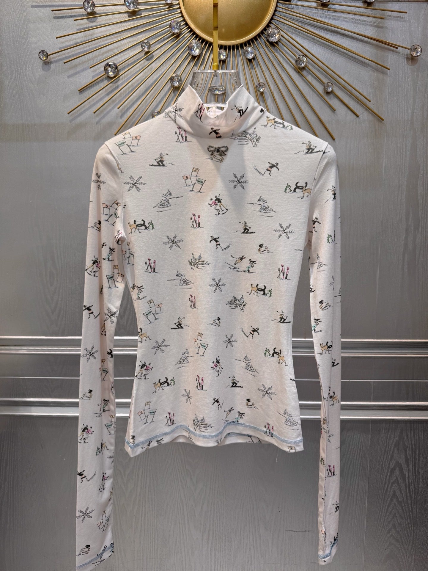 Cha**25fw ski-themed printed base layer shirt