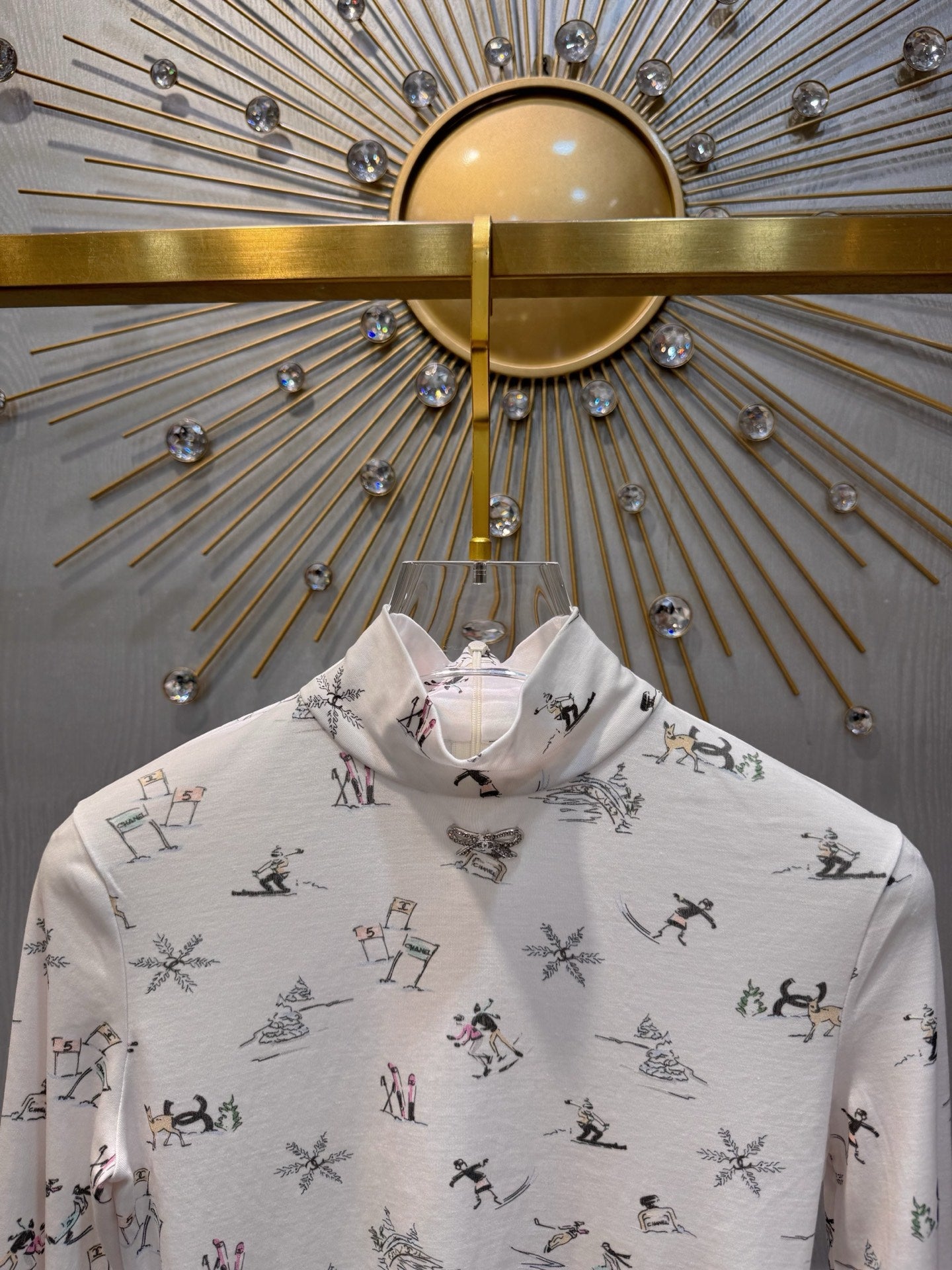 Cha**25fw ski-themed printed base layer shirt