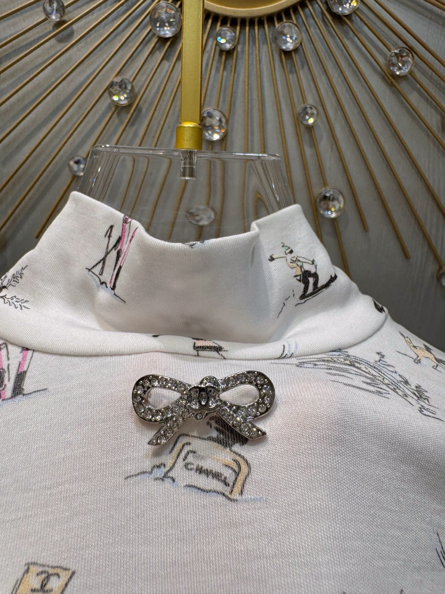 Cha**25fw ski-themed printed base layer shirt