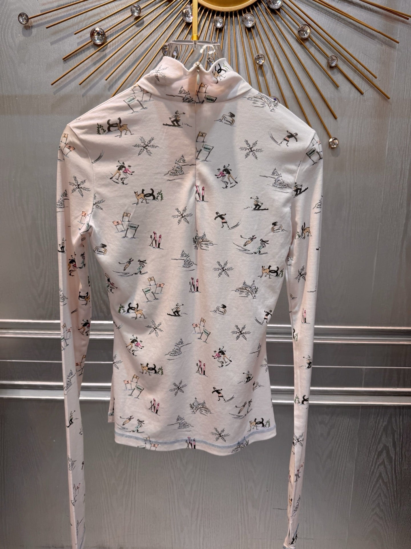 Cha**25fw ski-themed printed base layer shirt