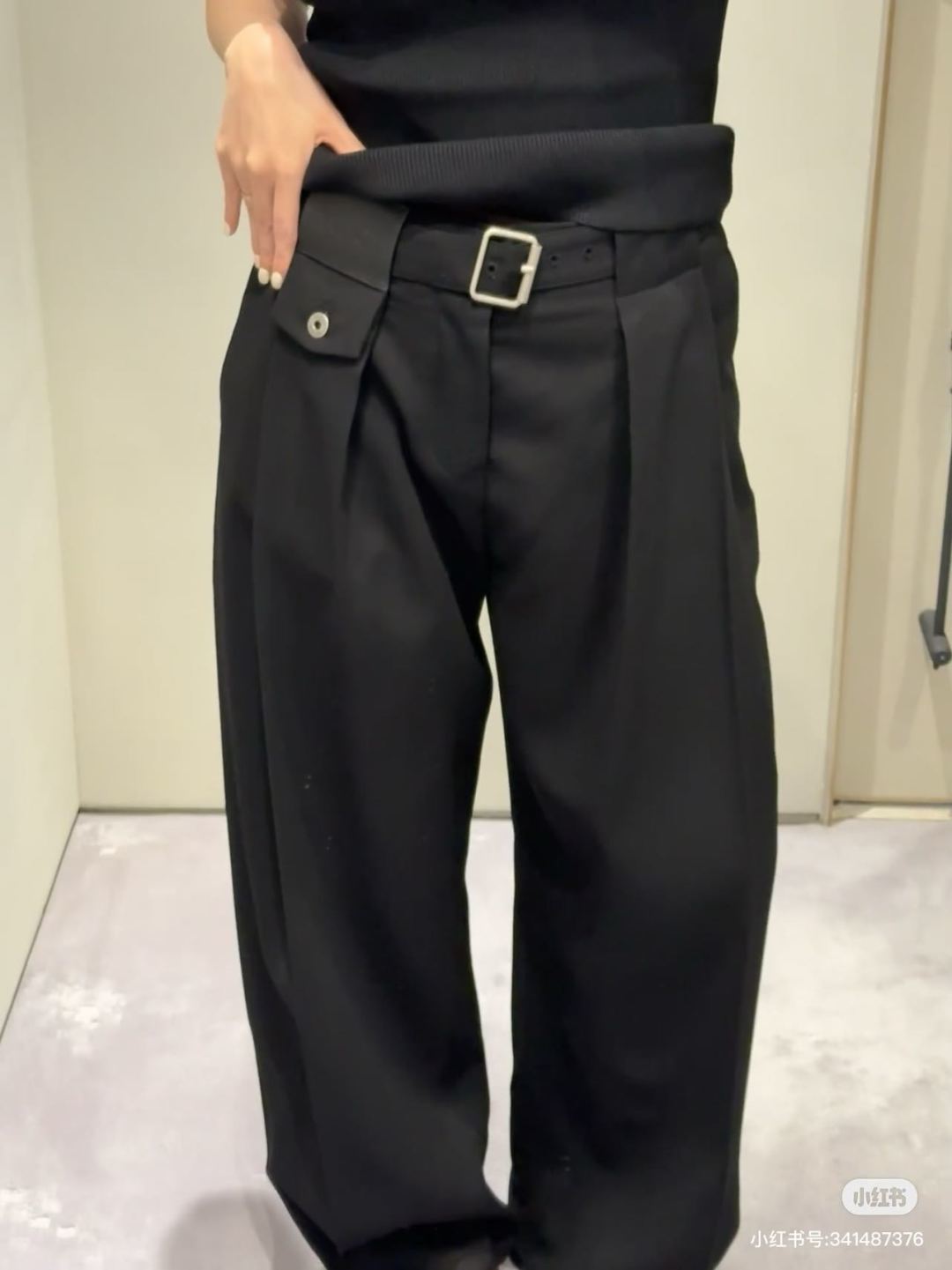 Loe**25fw new style trousers