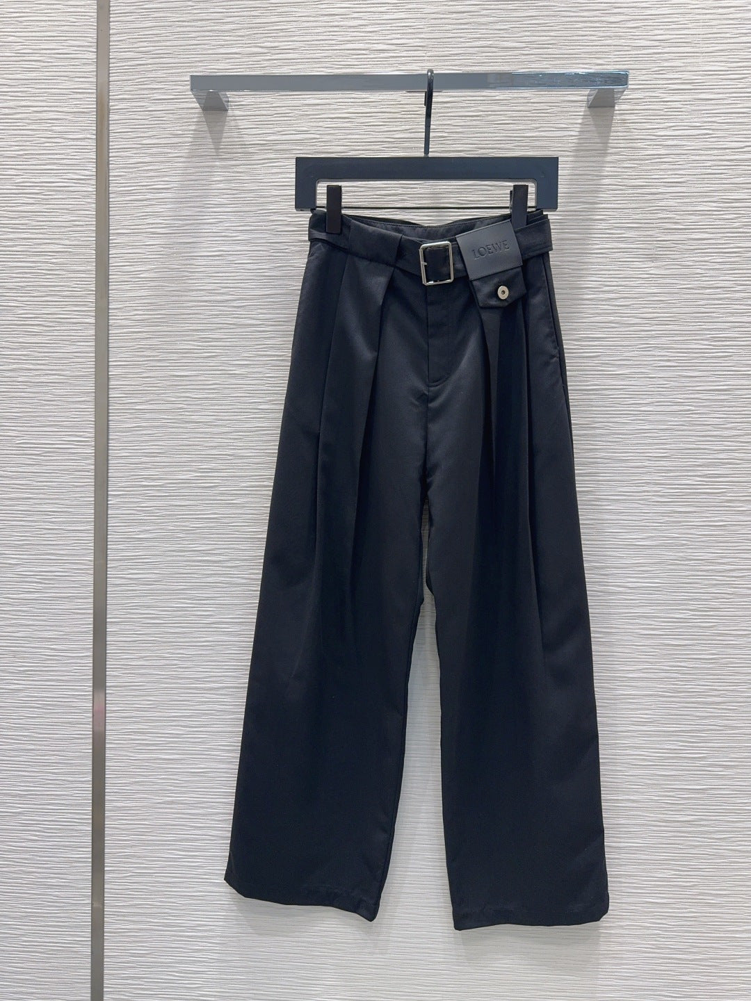 Loe**25fw new style trousers