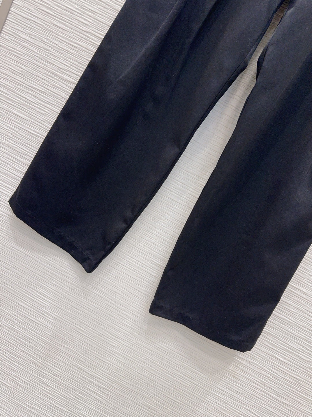 Loe**25fw new style trousers