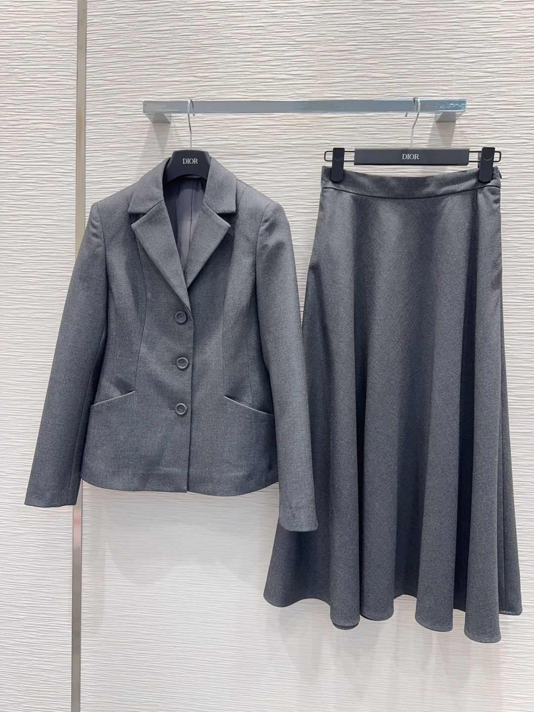 Cd 25fw straight-shoulder fitted waist suit with A-line skirt