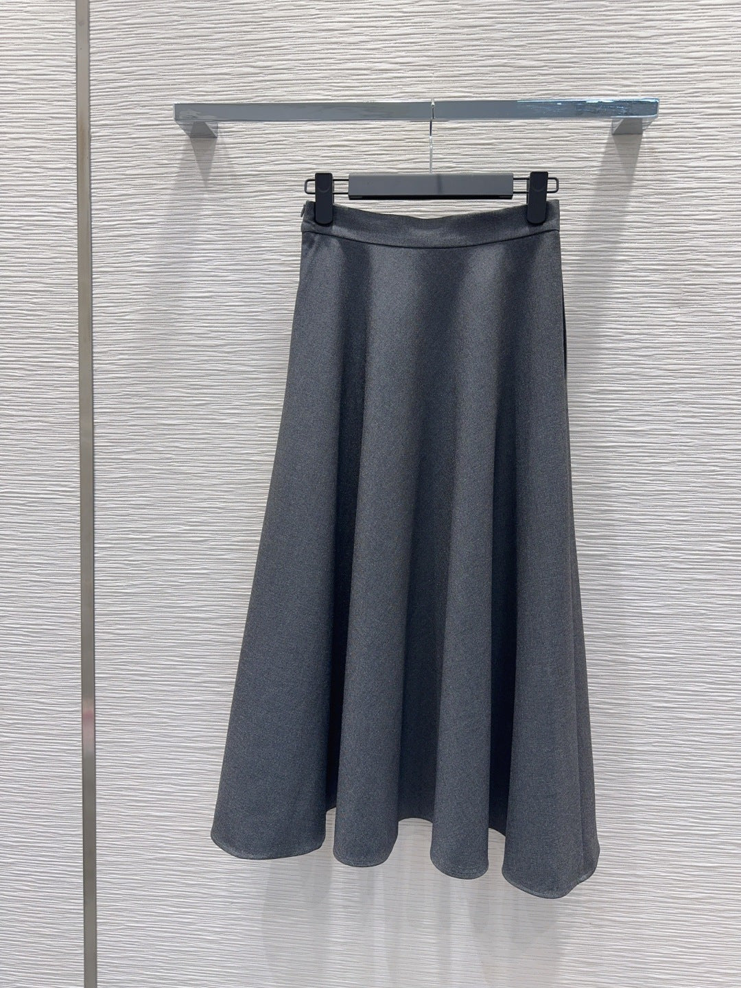 Cd 25fw straight-shoulder fitted waist suit with A-line skirt