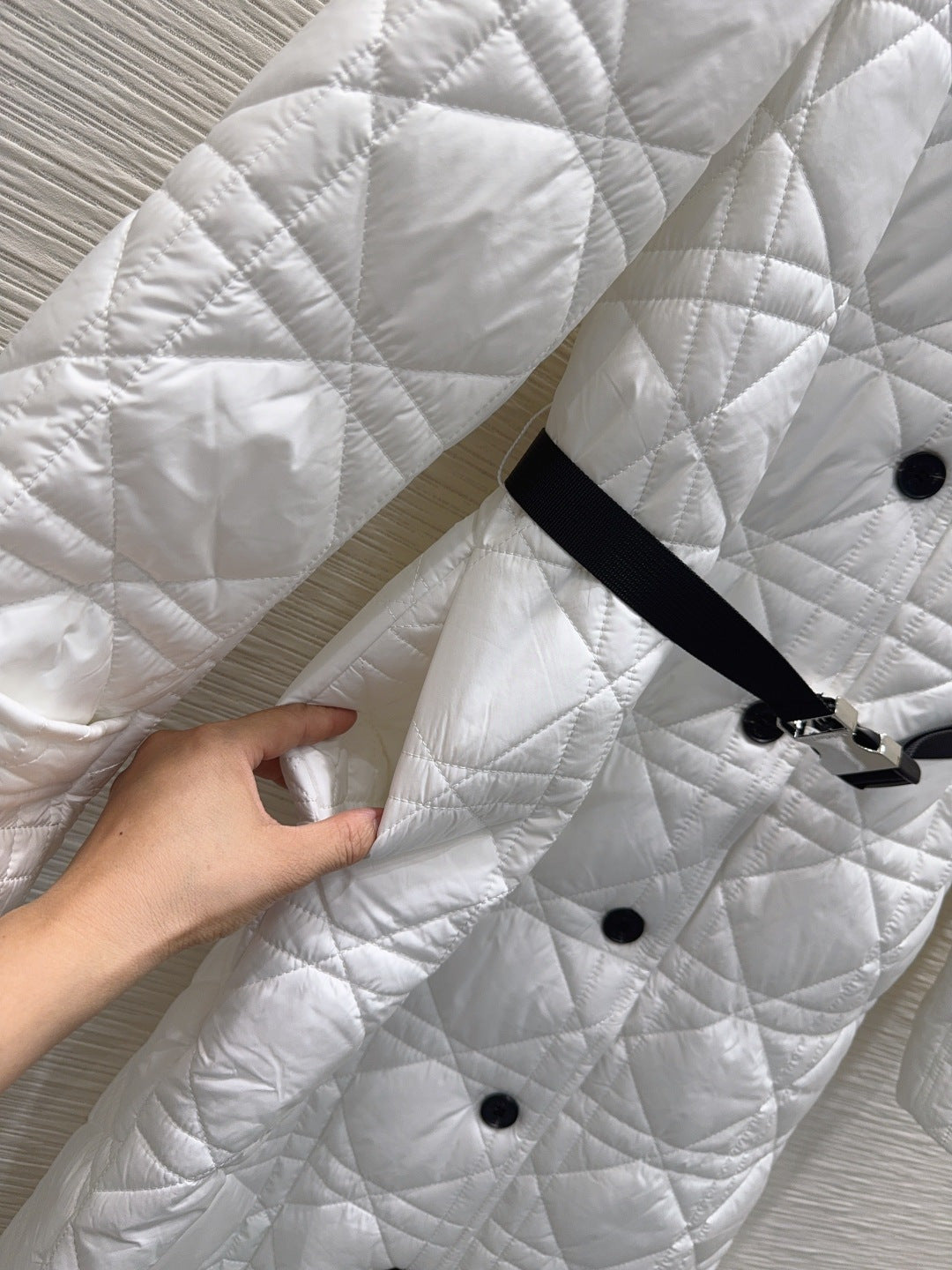 Cd 25fw long cotton-padded coat with quilted seams