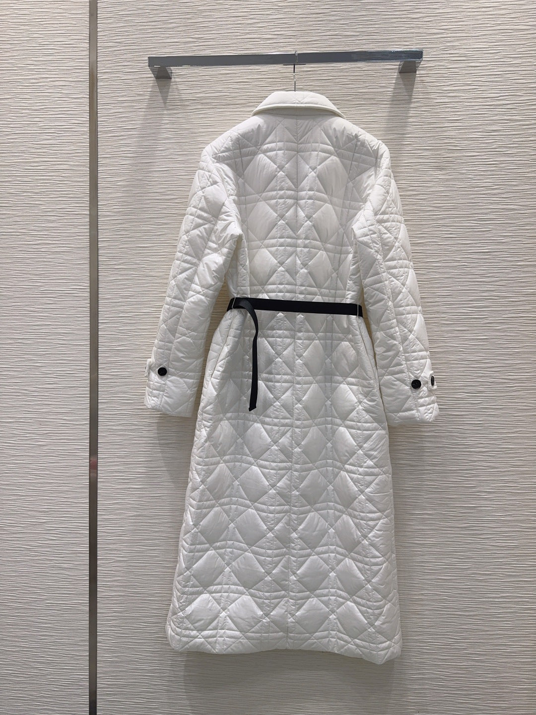 Cd 25fw long cotton-padded coat with quilted seams
