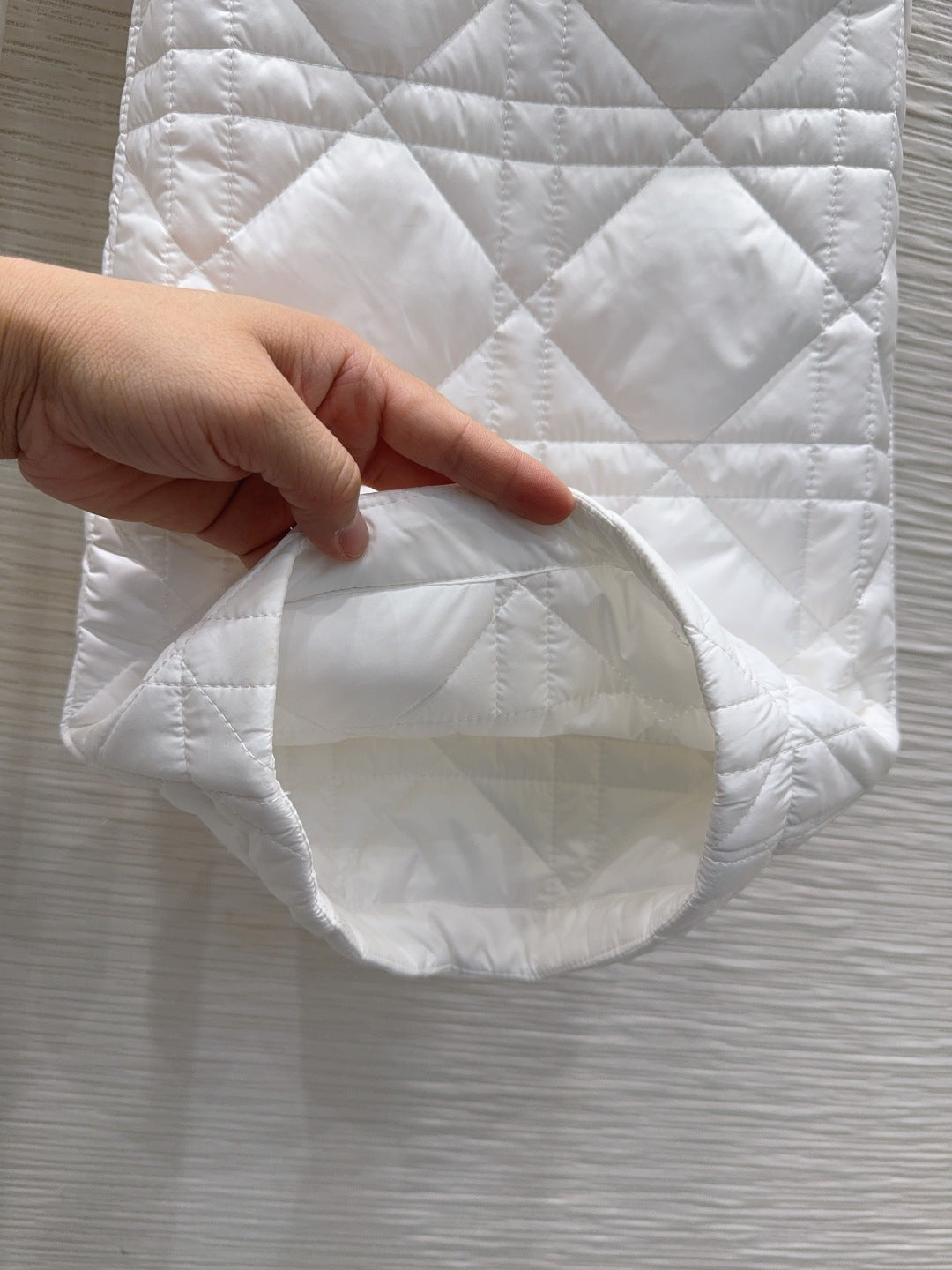 Cd 25fw long cotton-padded coat with quilted seams