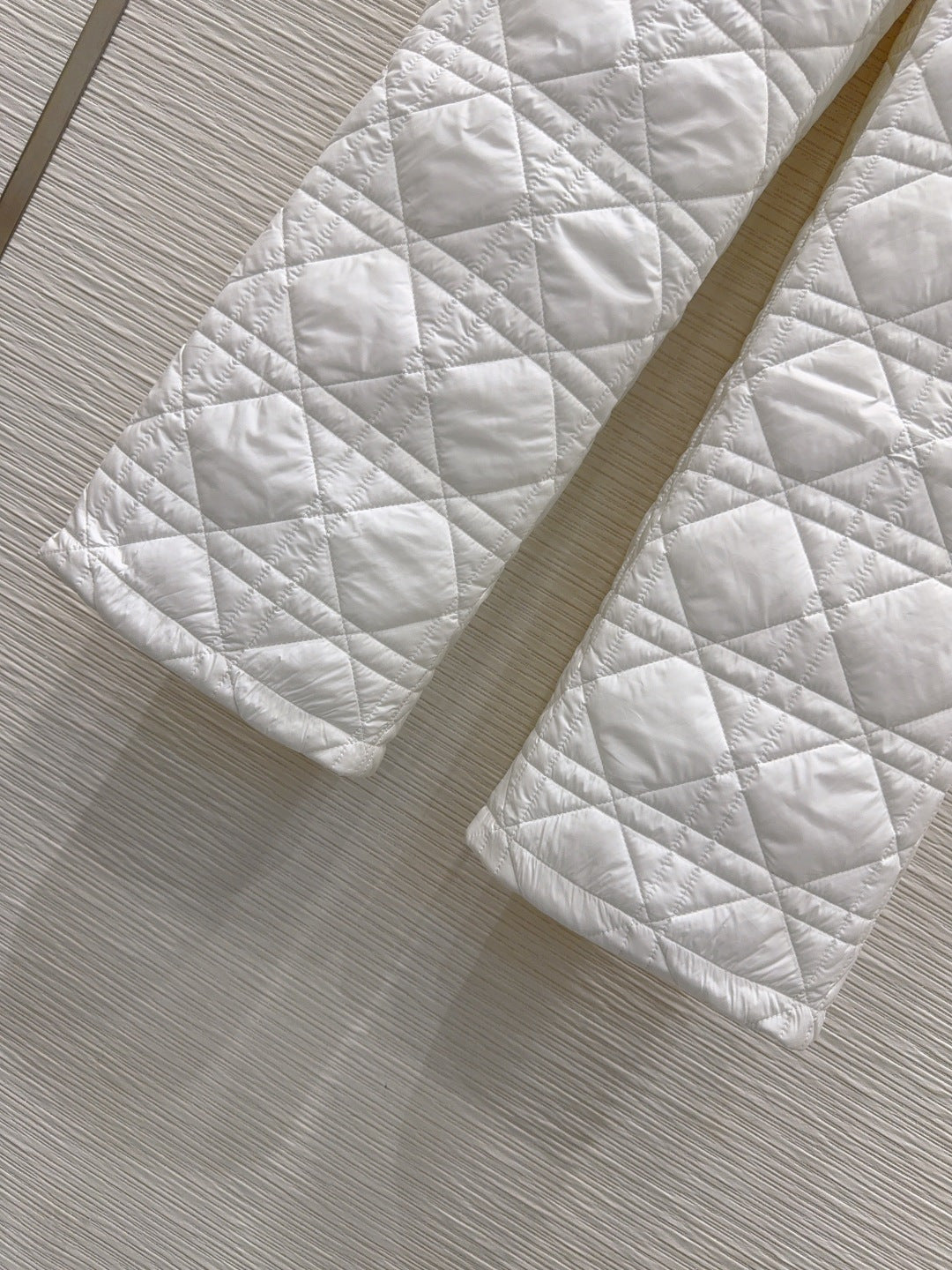 Cd 25fw long cotton-padded coat with quilted seams