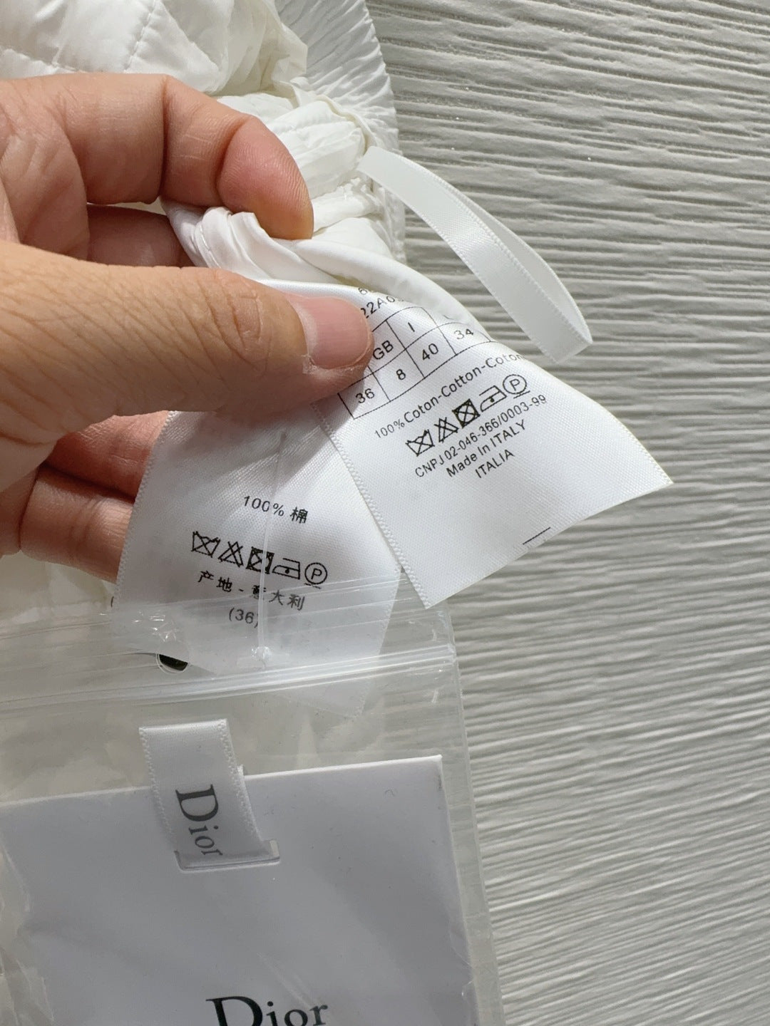 Cd 25fw long cotton-padded coat with quilted seams