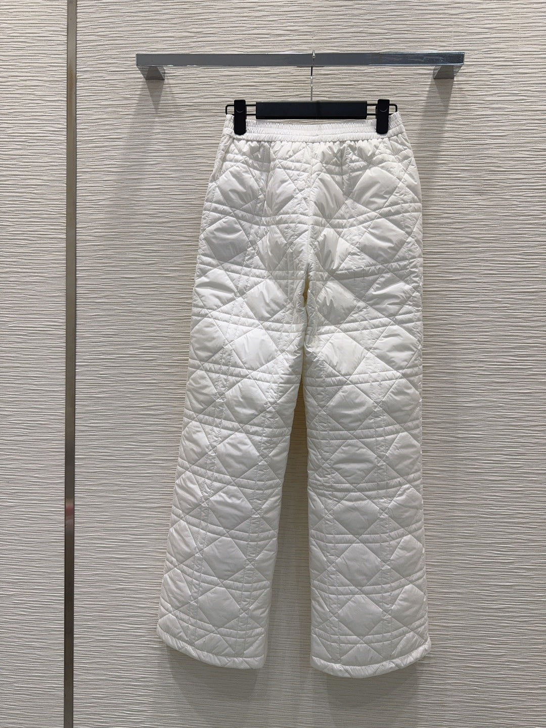 Cd 25fw long cotton-padded coat with quilted seams
