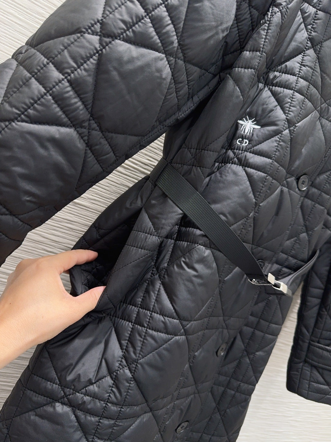 Cd 25fw long cotton-padded coat with quilted seams