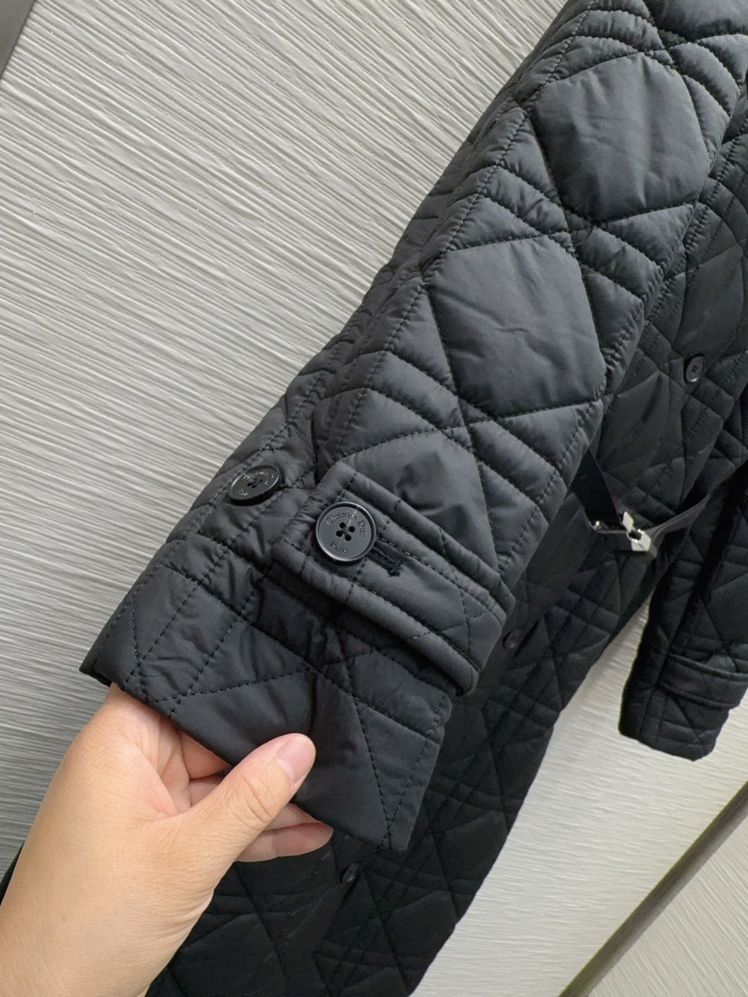 Cd 25fw long cotton-padded coat with quilted seams