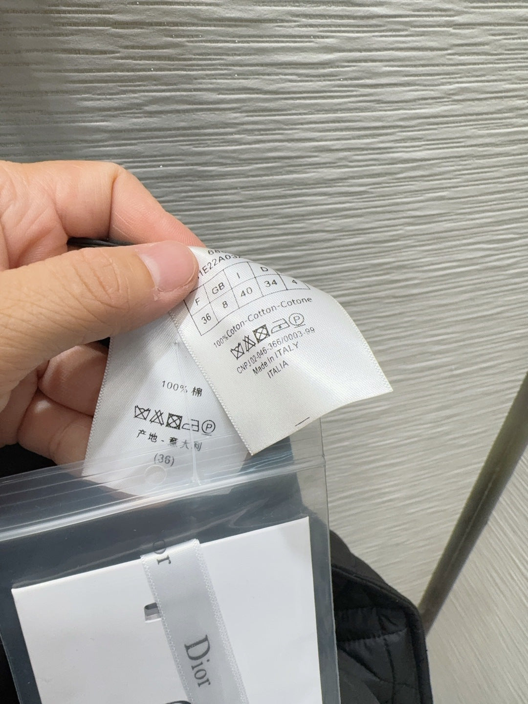 Cd 25fw long cotton-padded coat with quilted seams