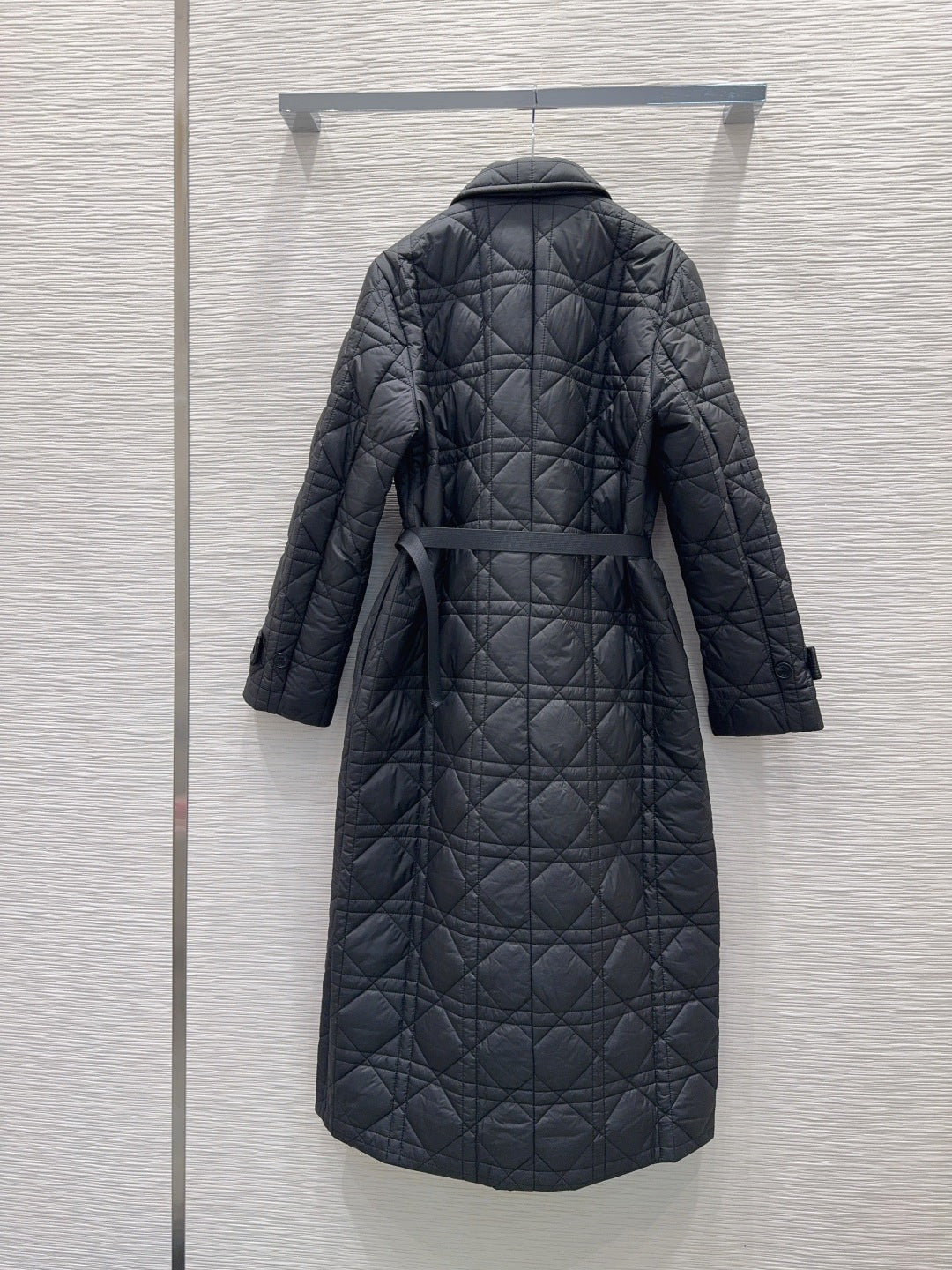 Cd 25fw long cotton-padded coat with quilted seams