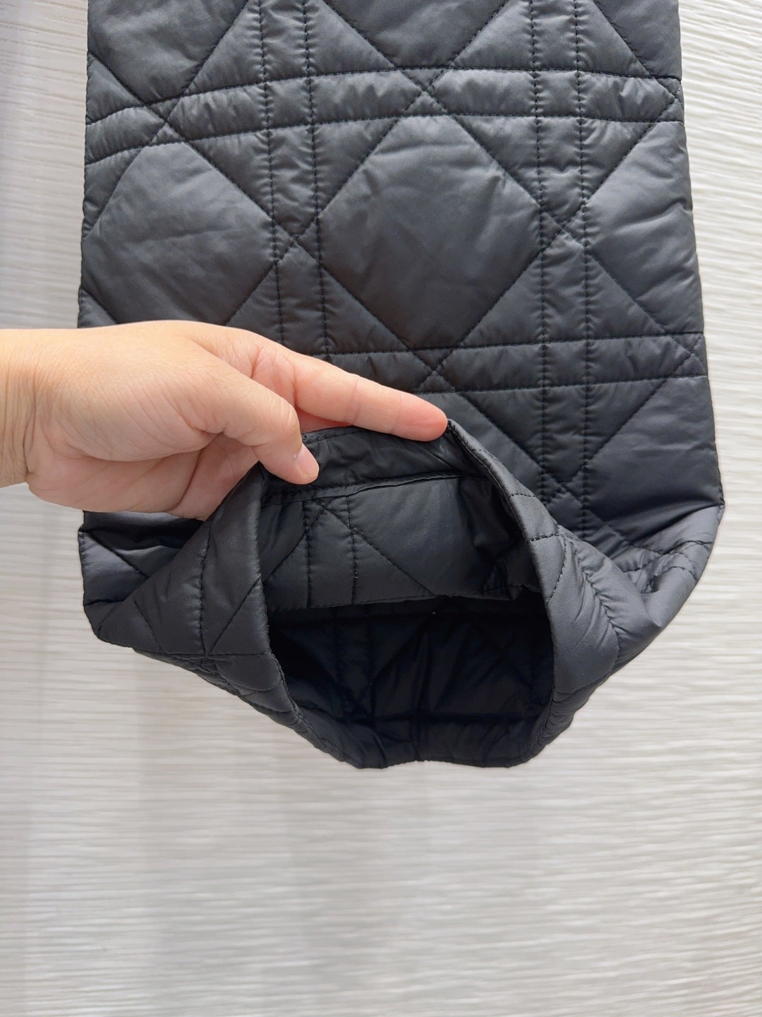 Cd 25fw long cotton-padded coat with quilted seams