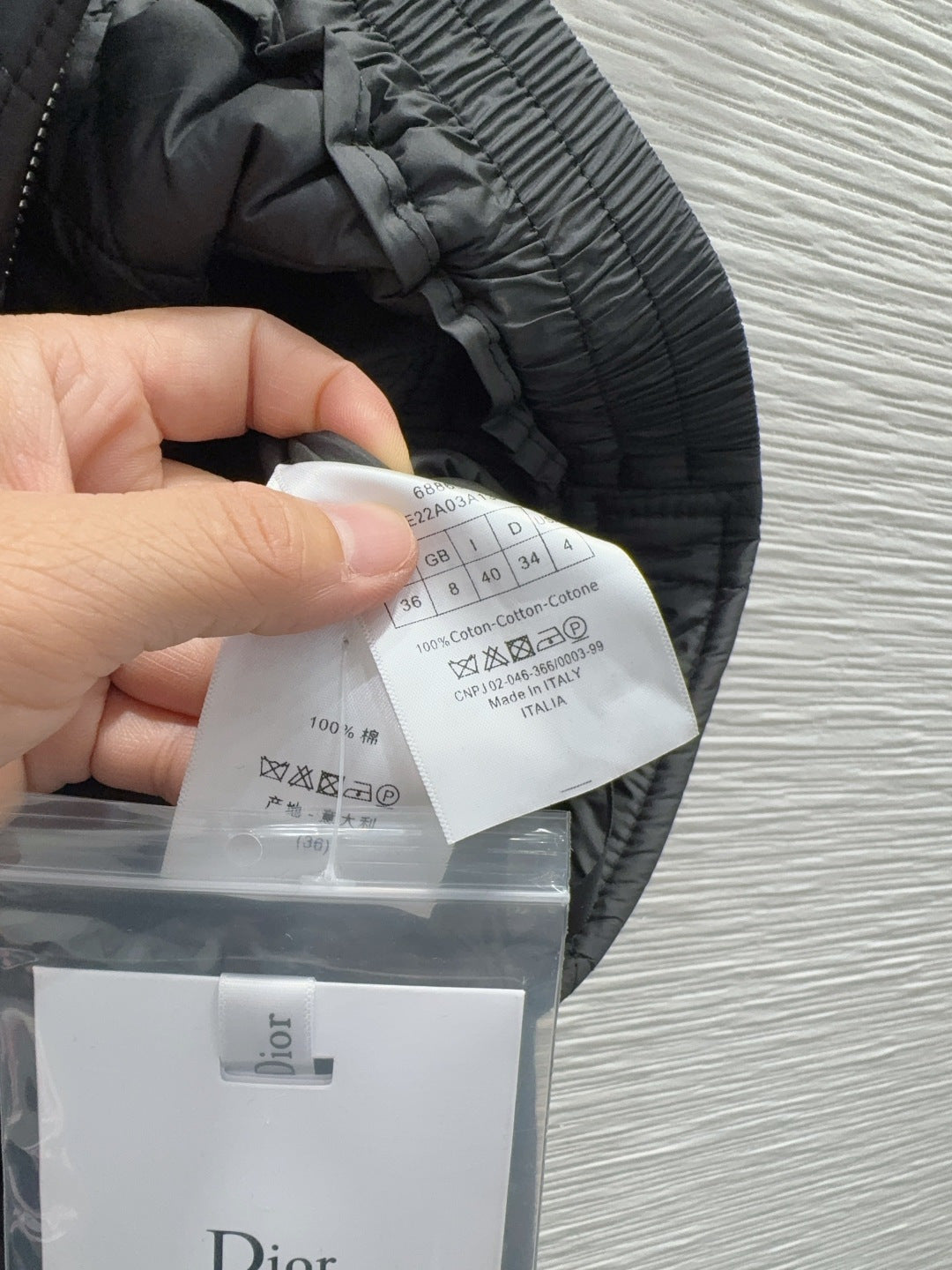 Cd 25fw long cotton-padded coat with quilted seams