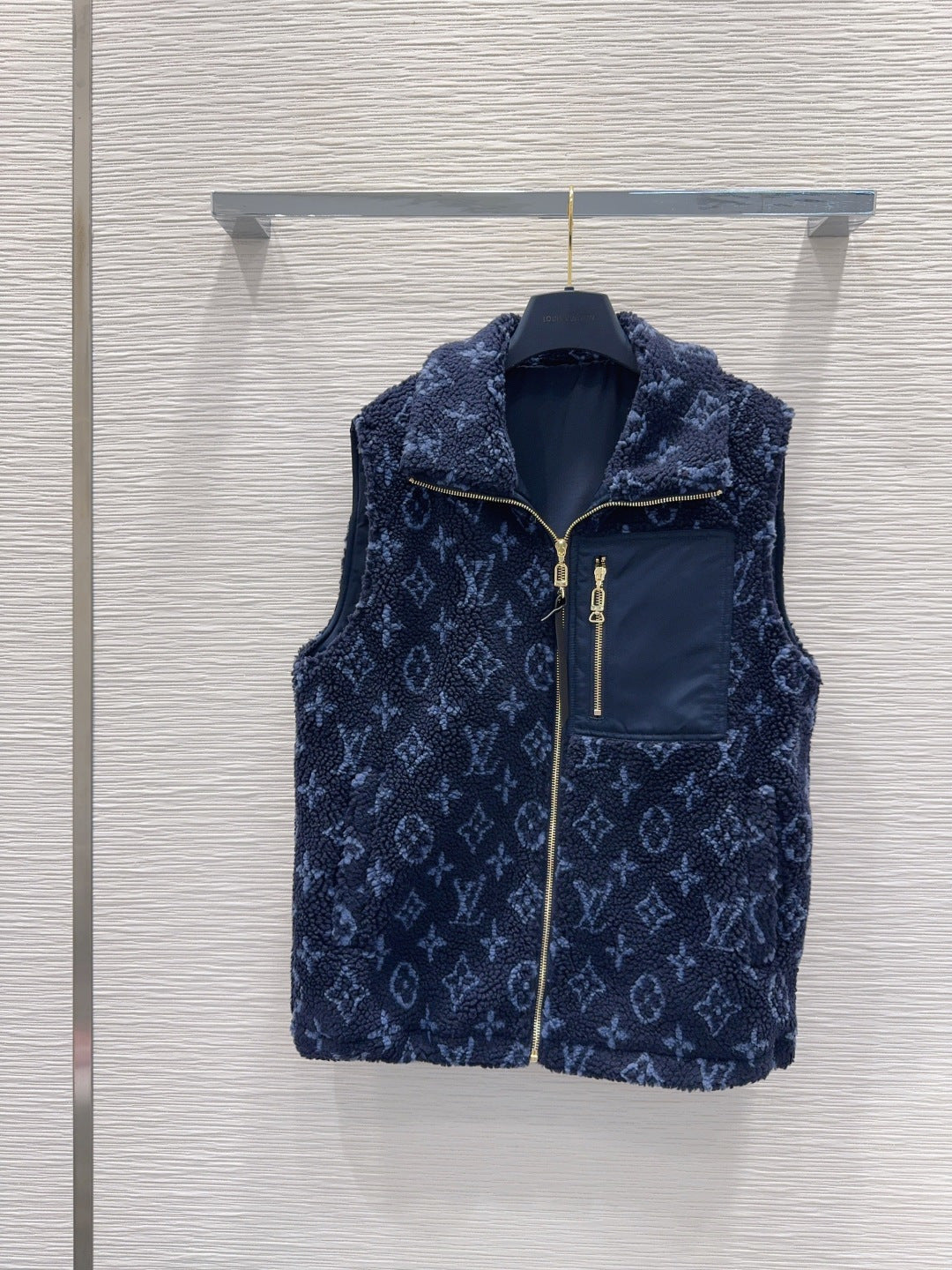 Lou**25fw new faux lamb wool vest