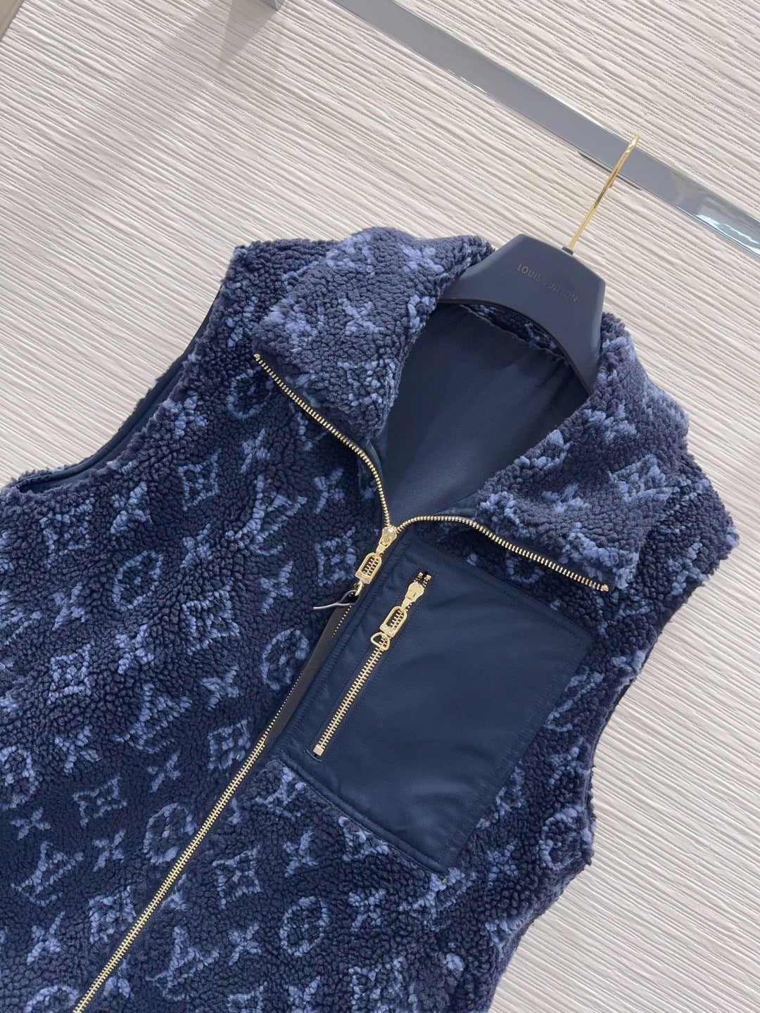 Lou**25fw new faux lamb wool vest