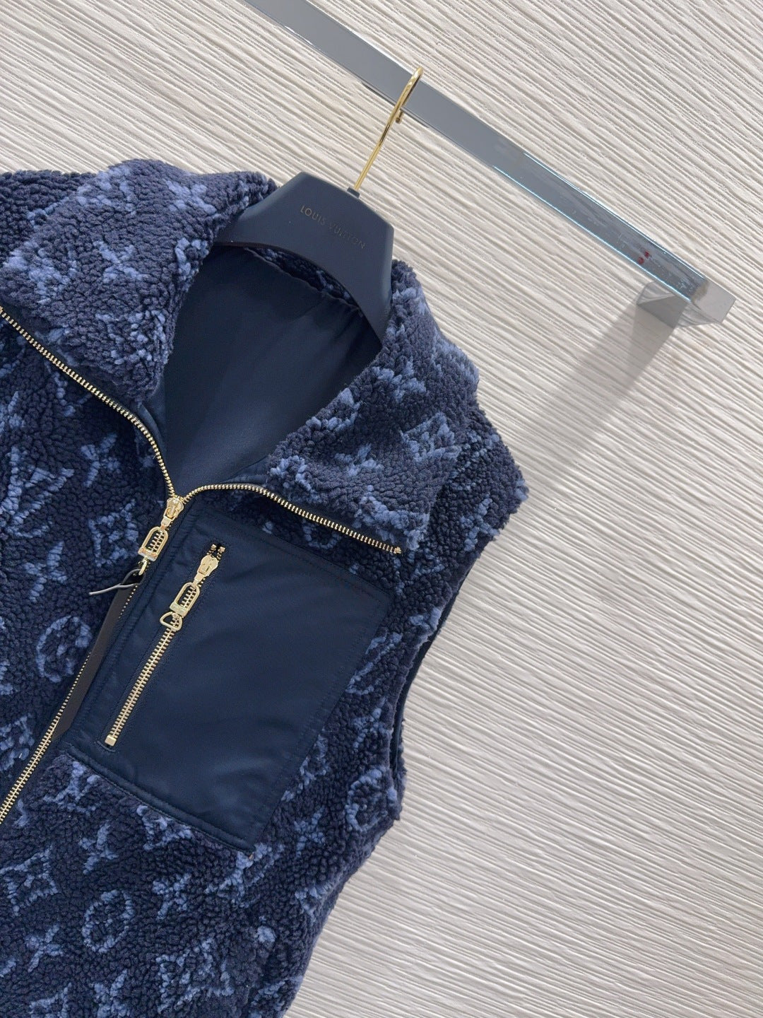 Lou**25fw new faux lamb wool vest