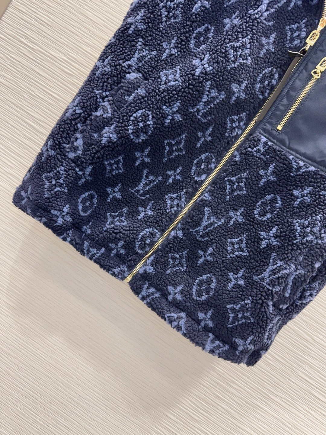 Lou**25fw new faux lamb wool vest