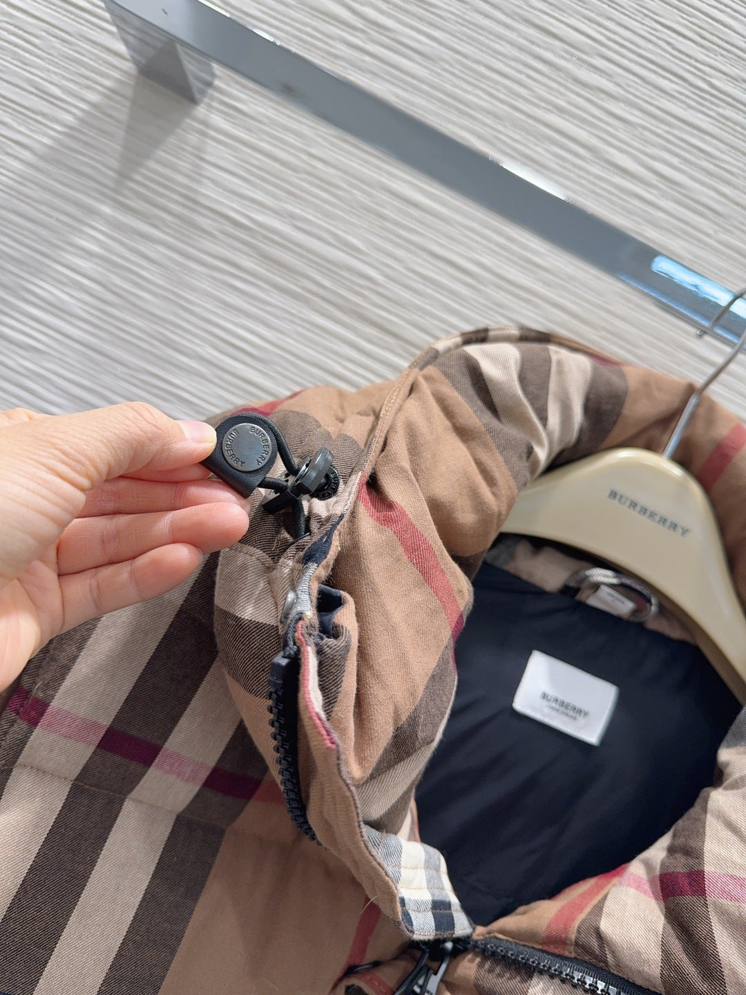 Bur**25fw new unisex down jacket with detachable cuffs