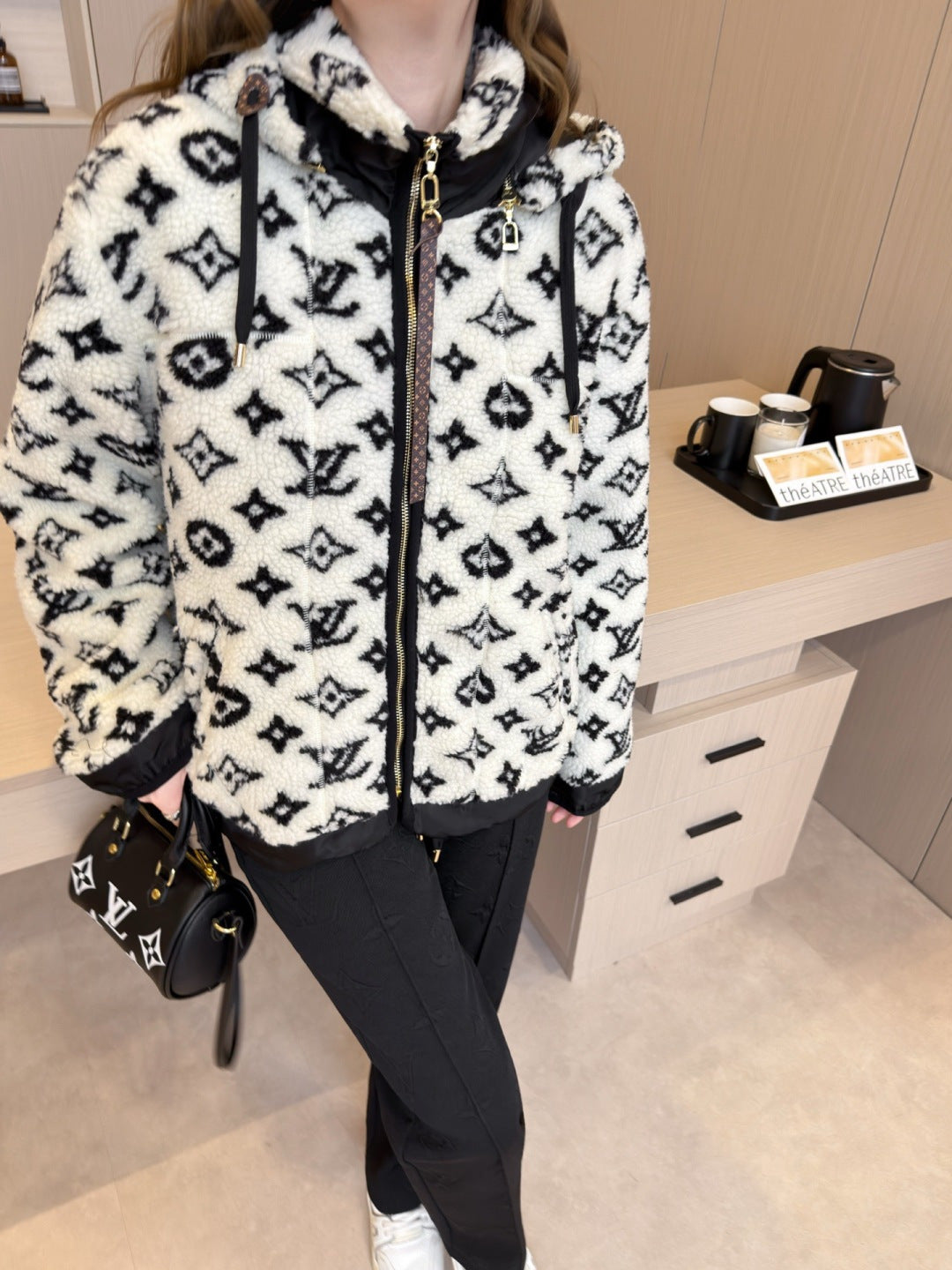 Lou 25fw hooded Teddy Sheepskin Jacket