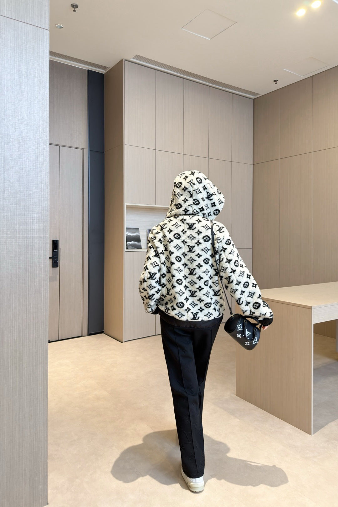 Lou 25fw hooded Teddy Sheepskin Jacket