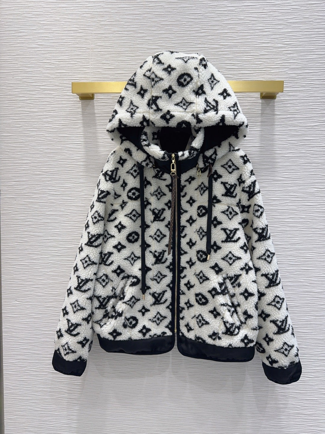 Lou 25fw hooded Teddy Sheepskin Jacket