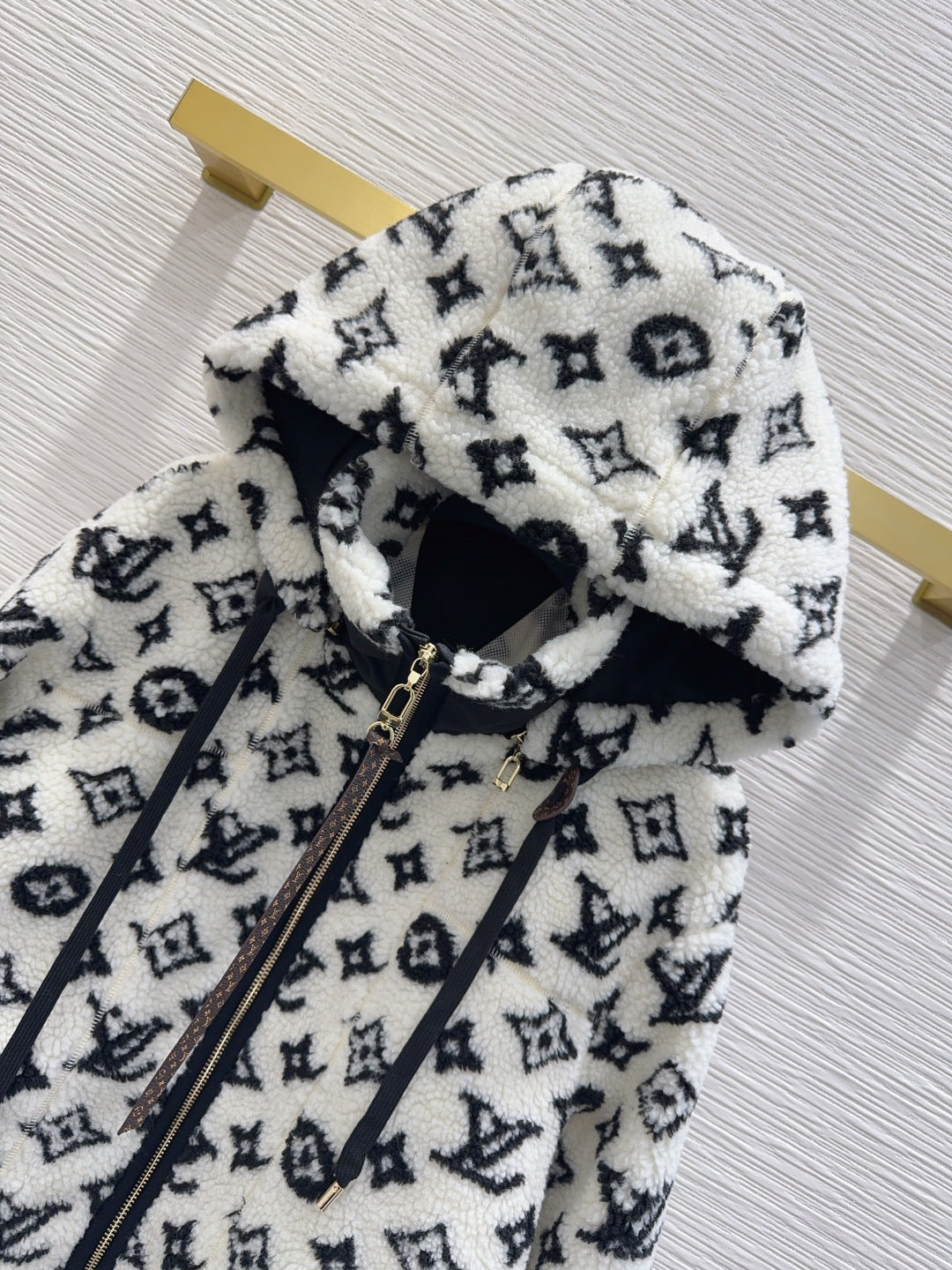 Lou 25fw hooded Teddy Sheepskin Jacket