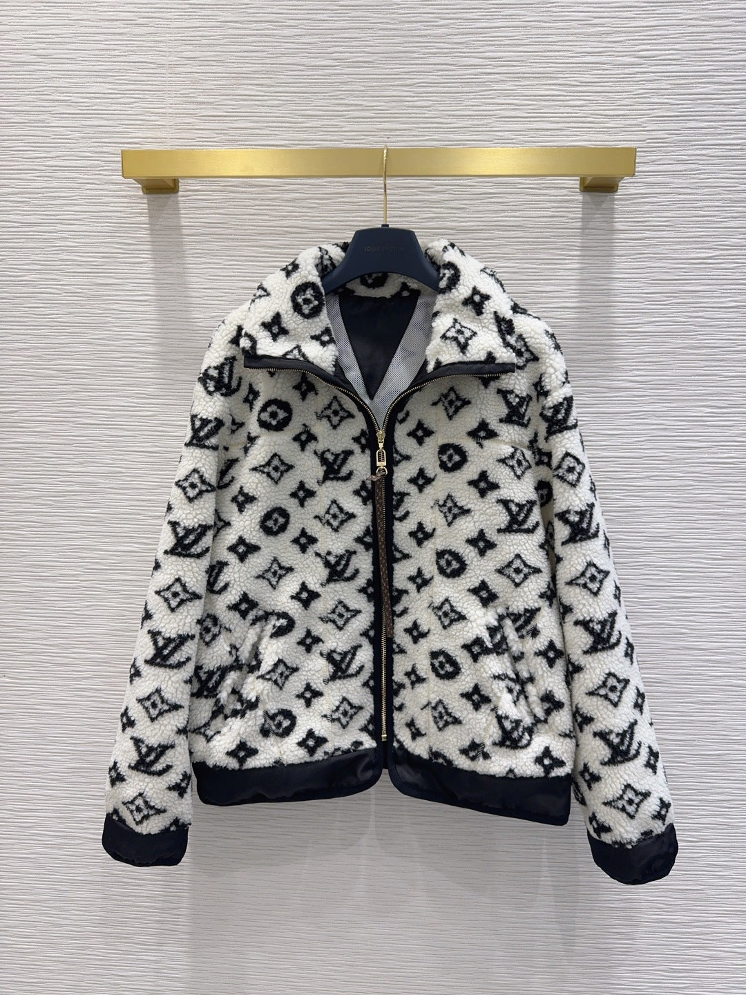 Lou 25fw hooded Teddy Sheepskin Jacket